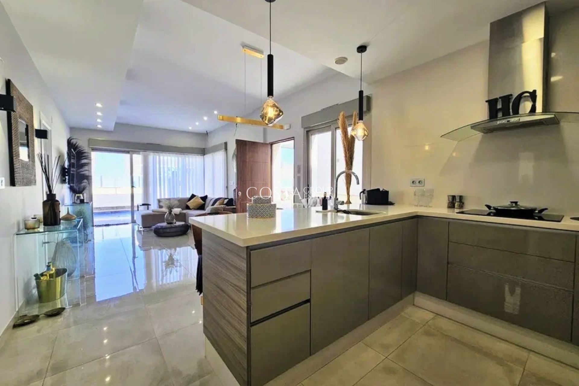 Resale - Villa -
Orihuela Costa - Villamartin