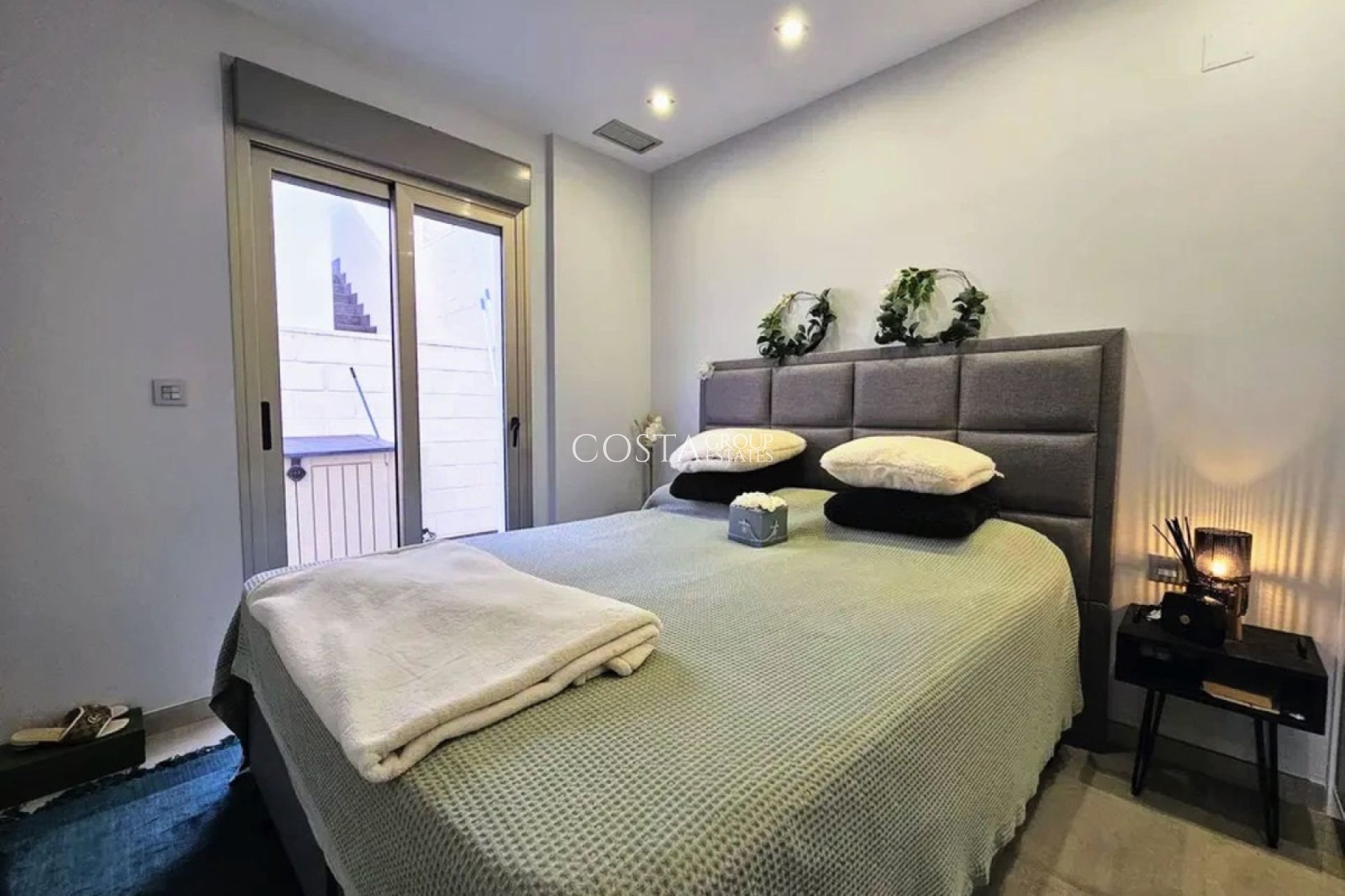 Resale - Villa -
Orihuela Costa - Villamartin