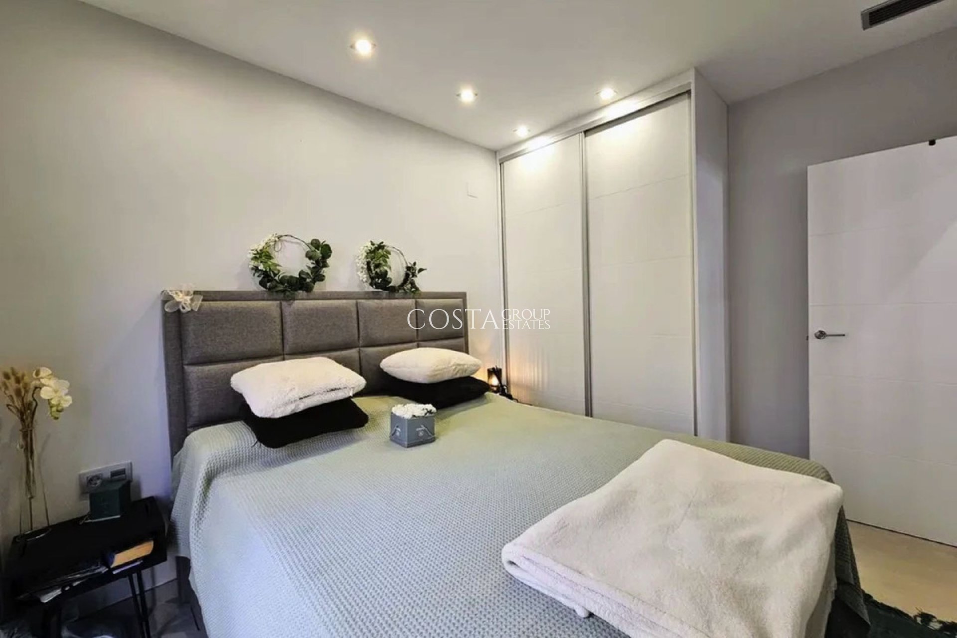 Resale - Villa -
Orihuela Costa - Villamartin