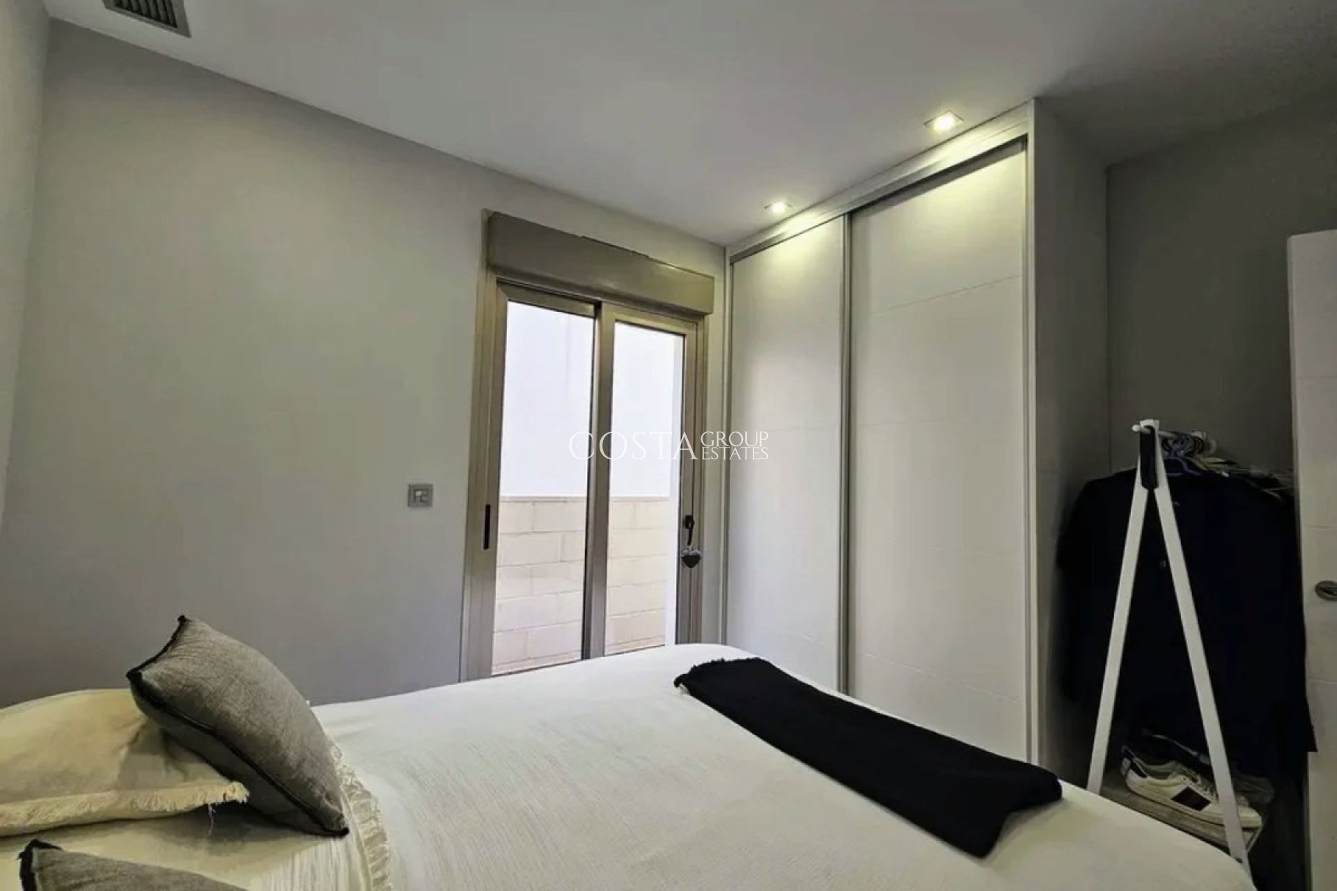 Resale - Villa -
Orihuela Costa - Villamartin