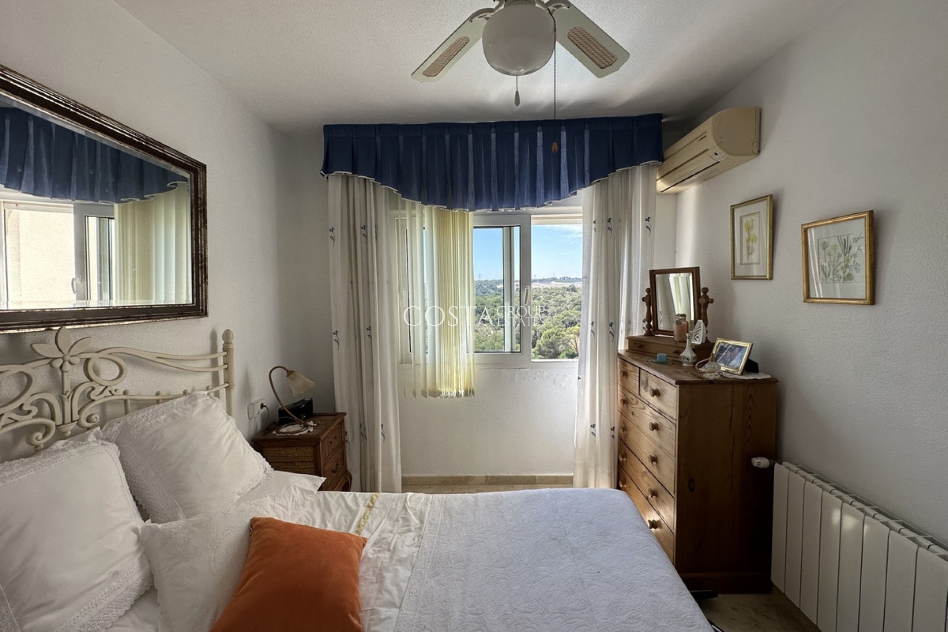 Resale - Villa -
Orihuela Costa - Villamartin