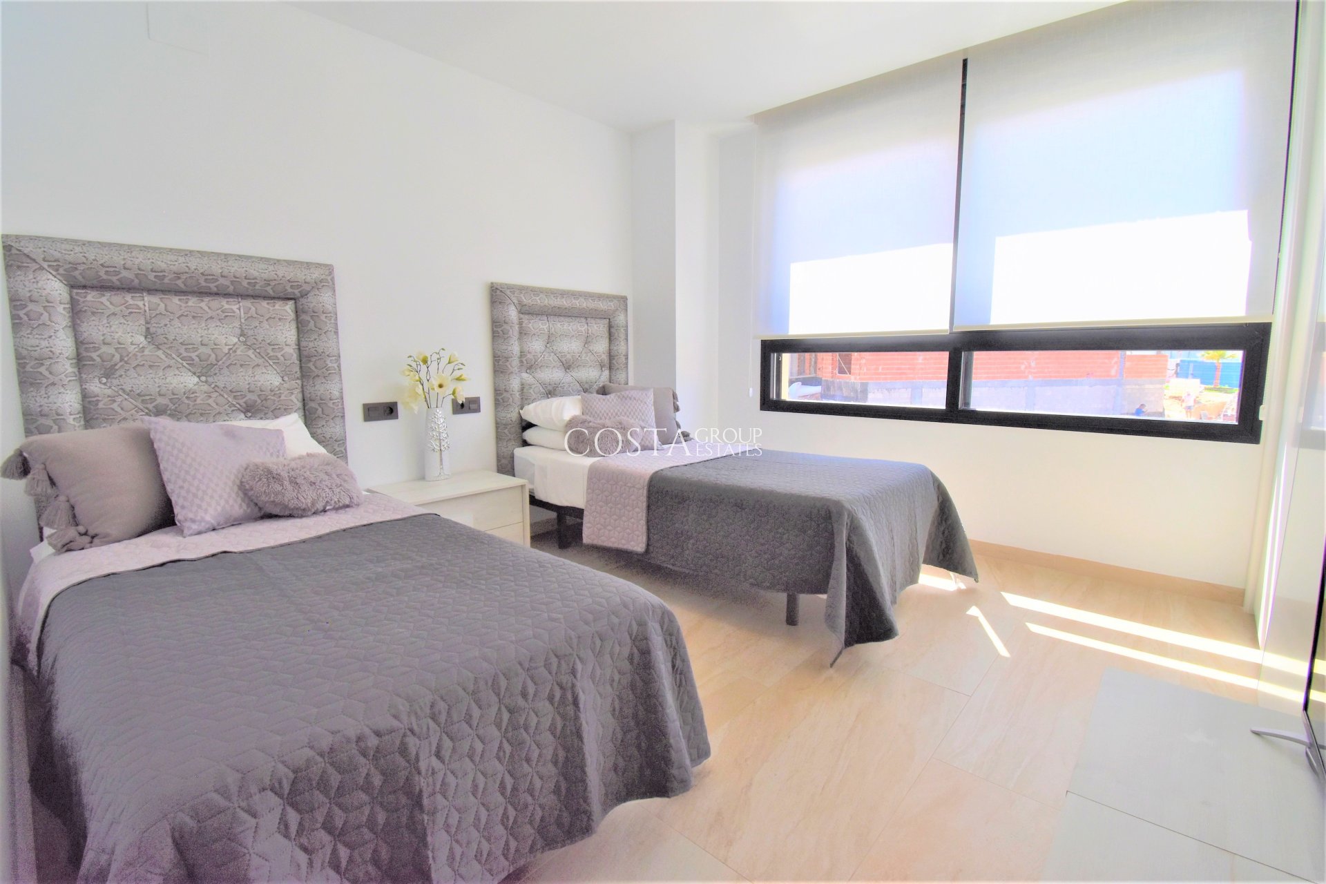 Resale - Villa -
Orihuela Costa - Villamartín