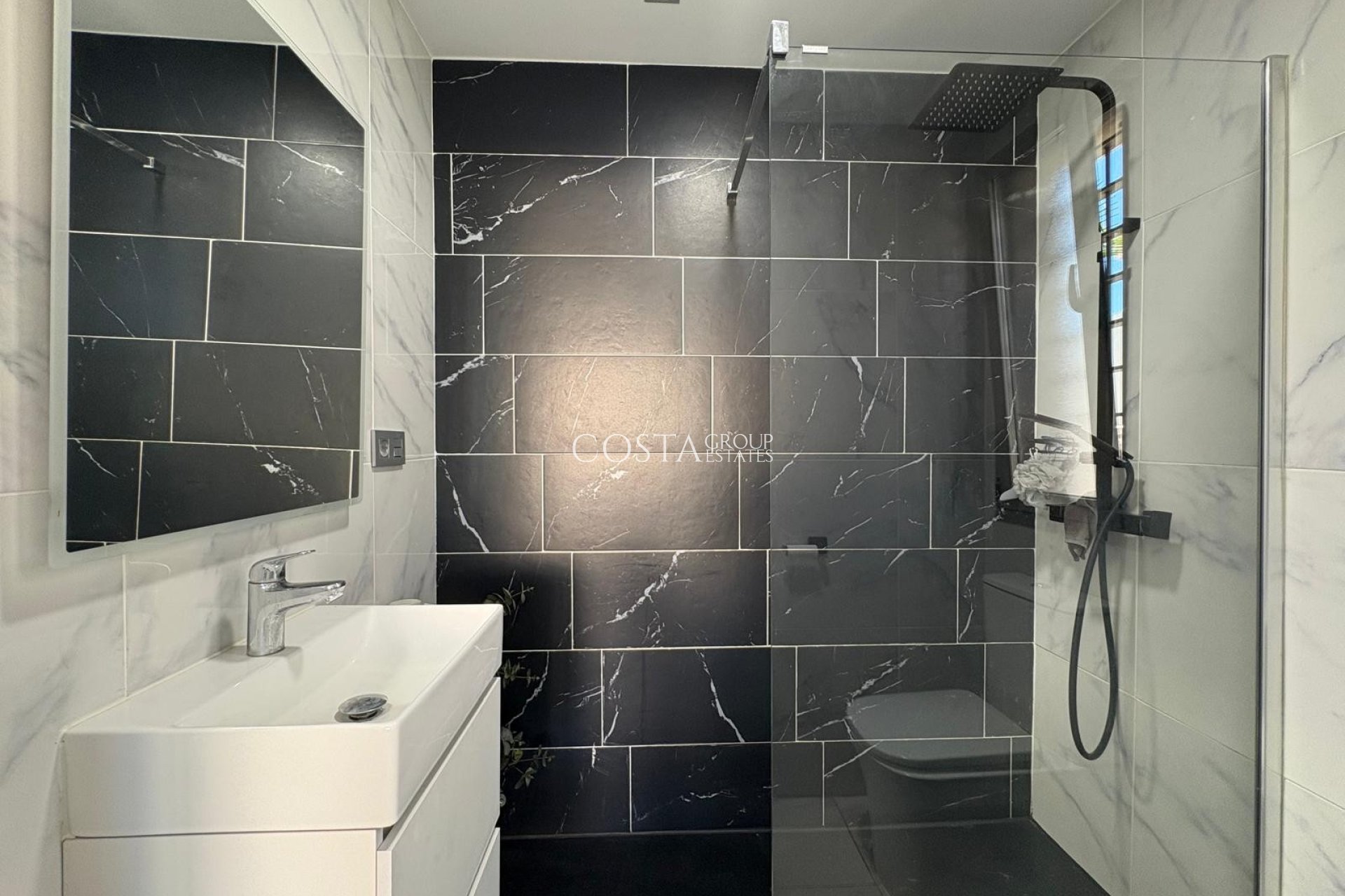 Resale - Villa -
Orihuela Costa - Villamartín