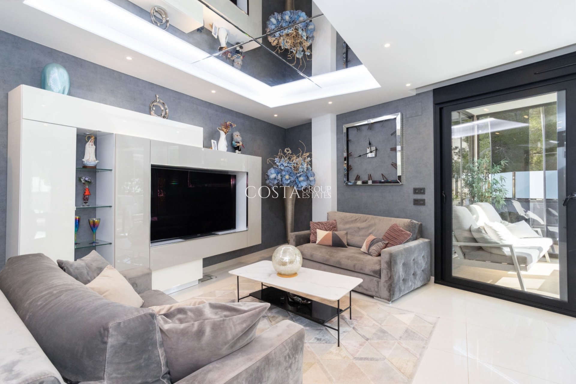 Resale - Villa -
Orihuela Costa - Villamartin