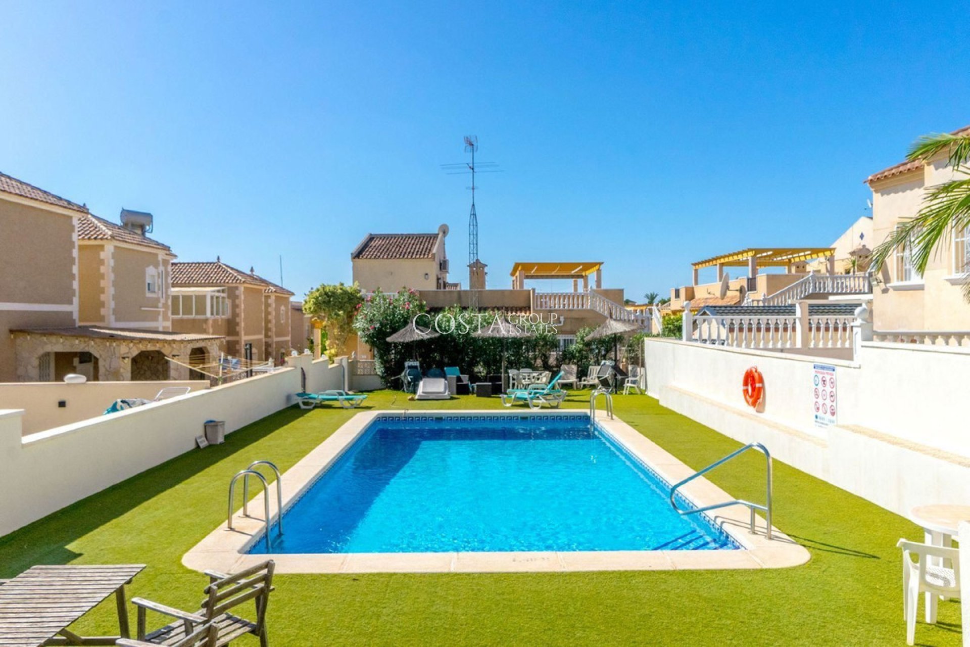 Resale - Villa -
Orihuela Costa - Villamartin