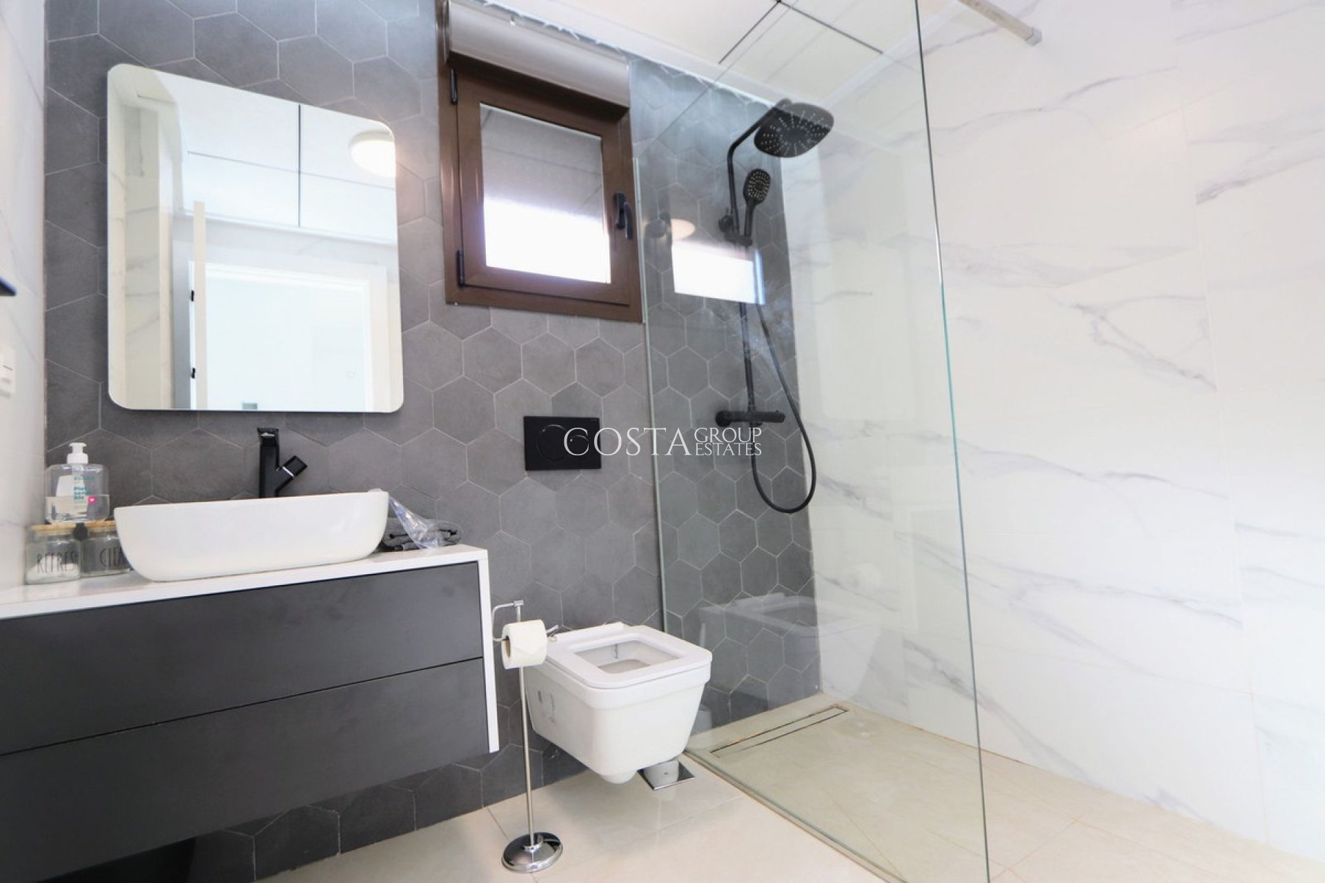 Resale - Villa -
Orihuela Costa - Villamartin