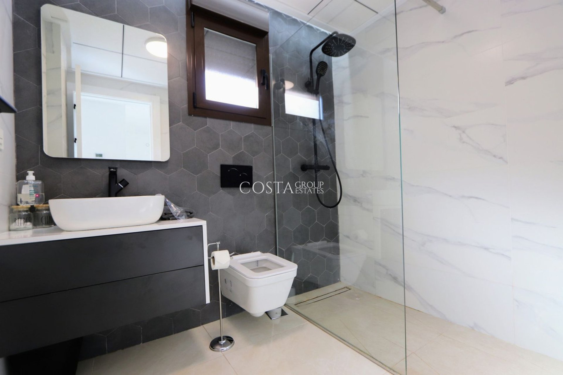 Resale - Villa -
Orihuela Costa - Villamartin