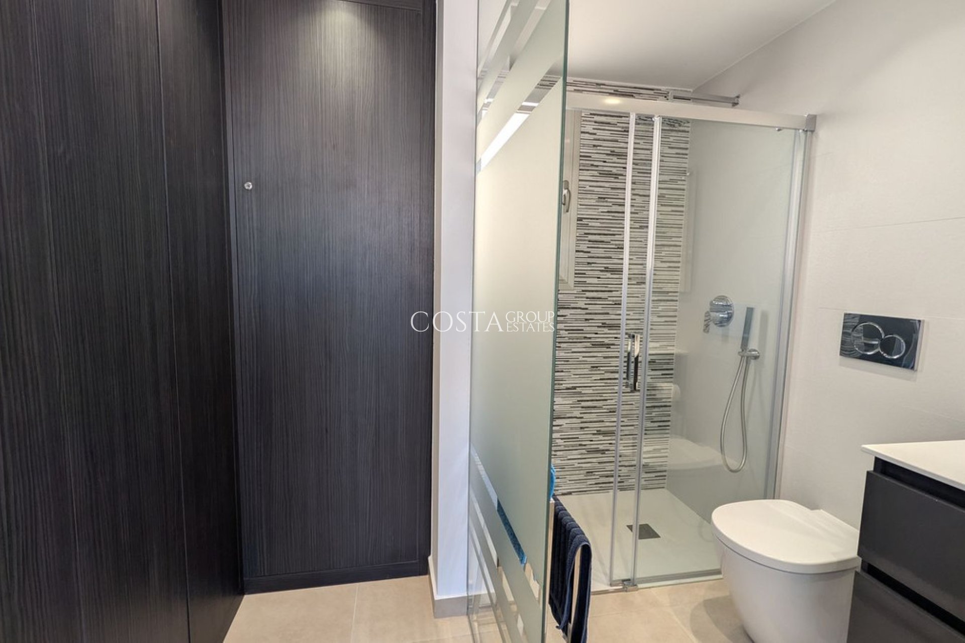 Resale - Villa -
Orihuela Costa - Villamartin