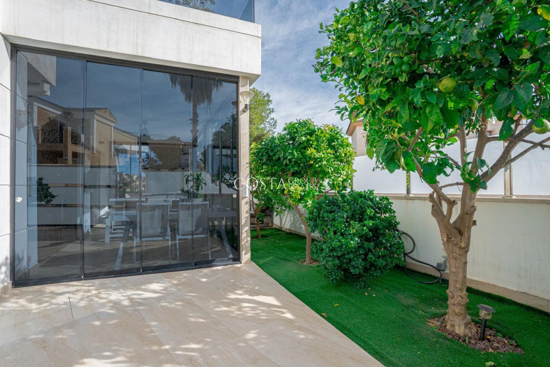 Resale - Villa -
Orihuela Costa - Villamartin