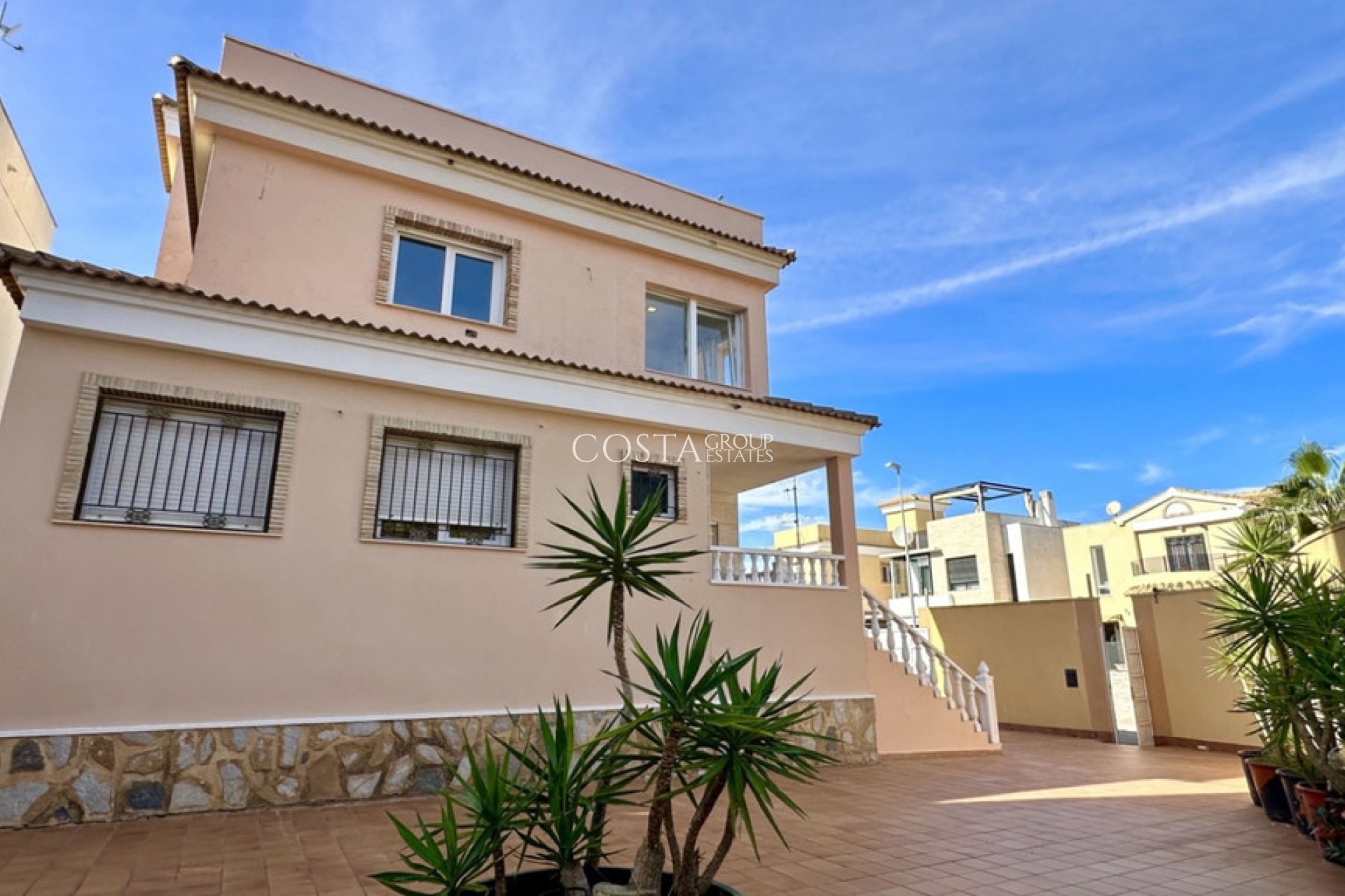 Resale - Villa -
Orihuela Costa - Villamartin