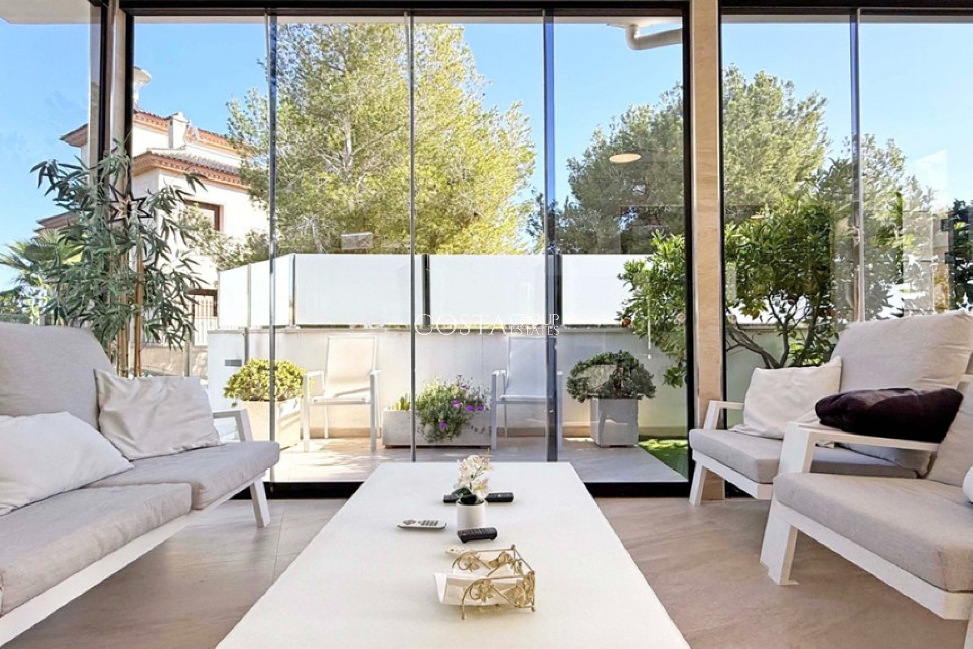 Resale - Villa -
Orihuela Costa - Villamartin