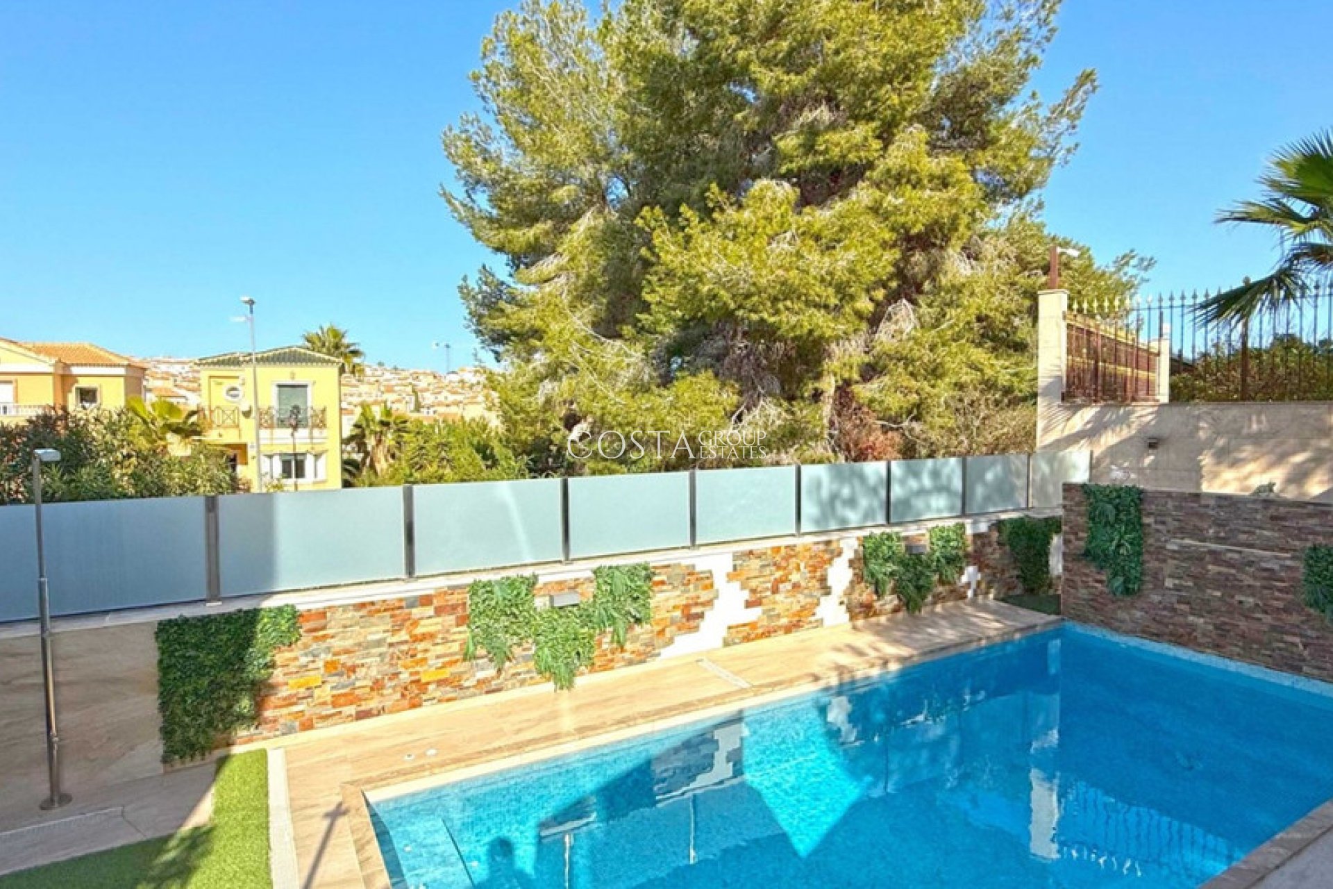 Resale - Villa -
Orihuela Costa - Villamartin