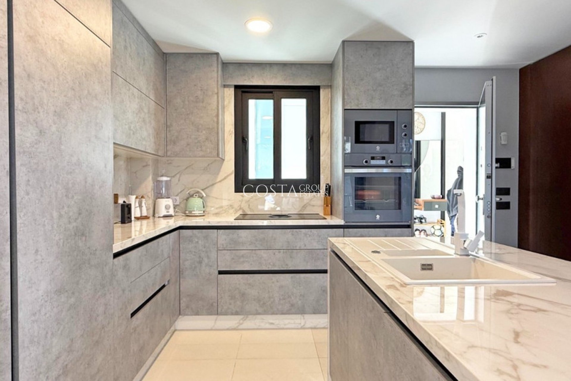 Resale - Villa -
Orihuela Costa - Villamartin