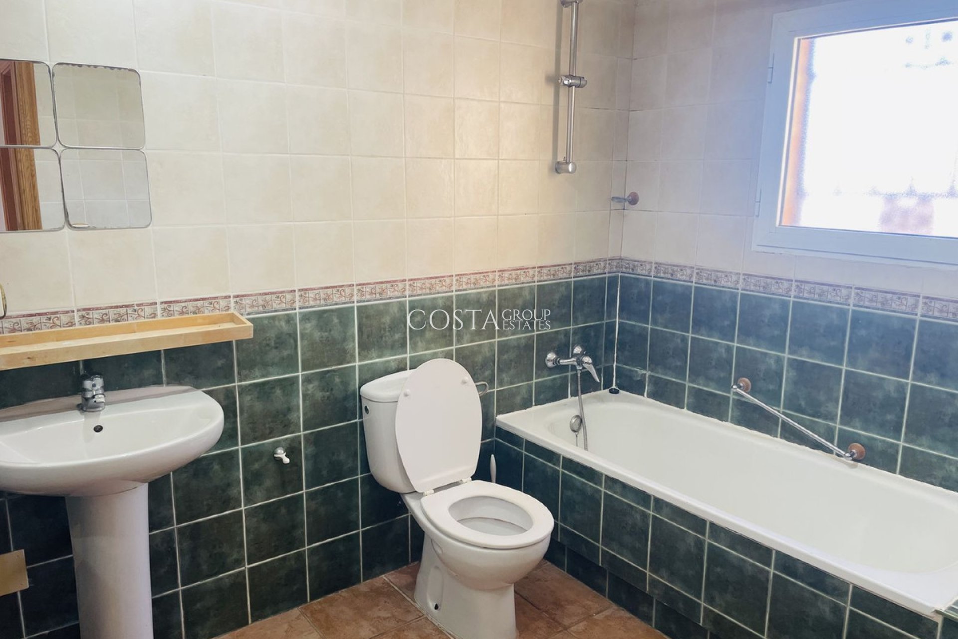 Resale - Villa -
Orihuela Costa - Villamartin