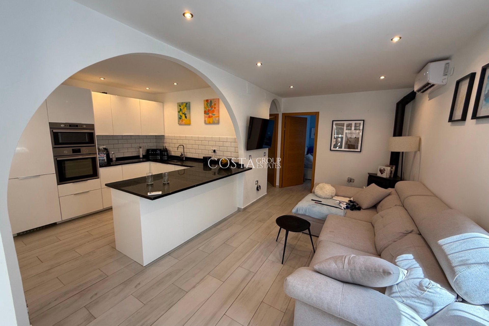 Resale - Villa -
Orihuela Costa - Villamartin