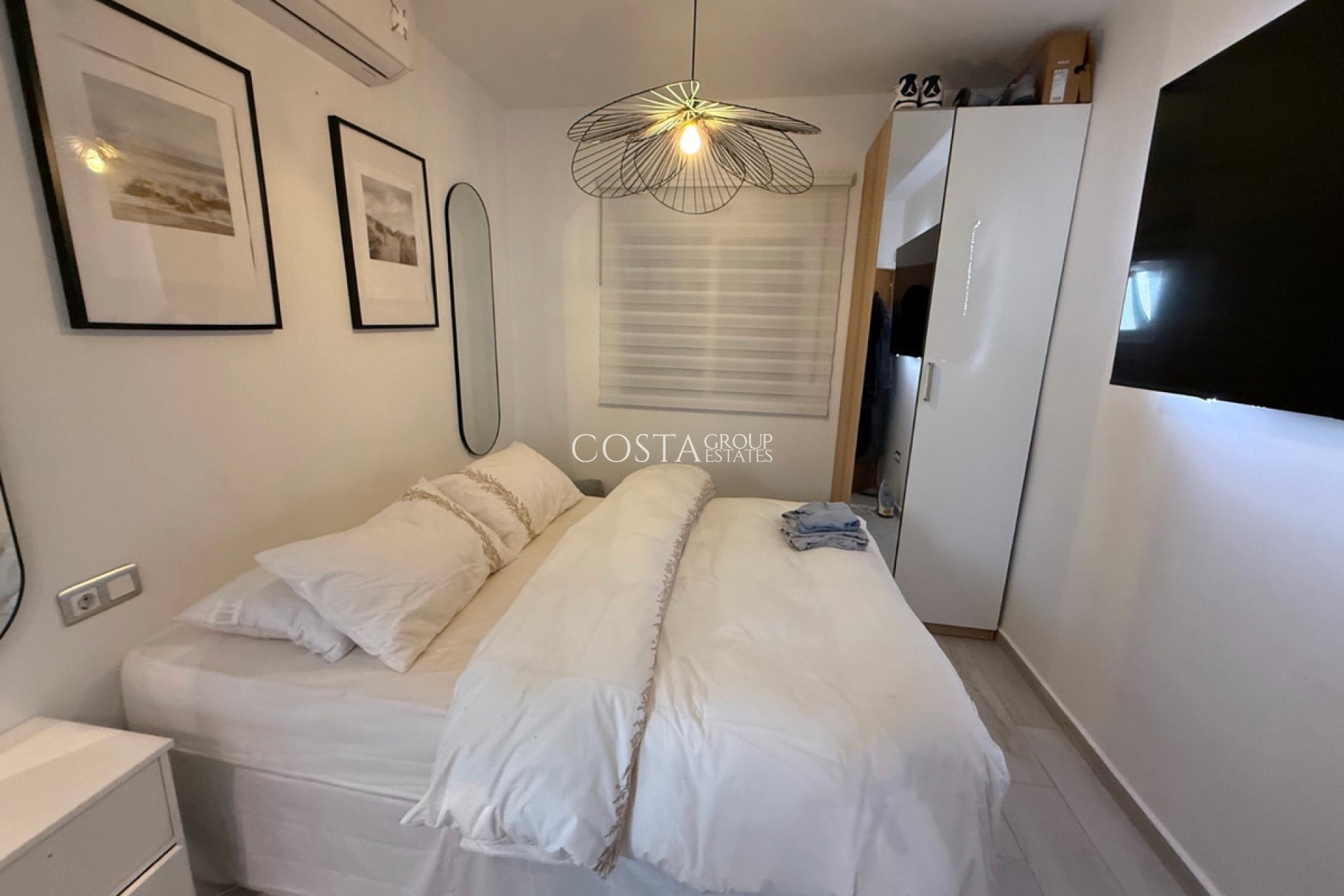 Resale - Villa -
Orihuela Costa - Villamartin