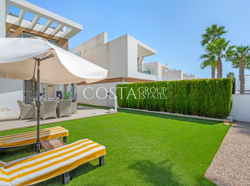 Resale - Villa -
Orihuela Costa - Villamartín