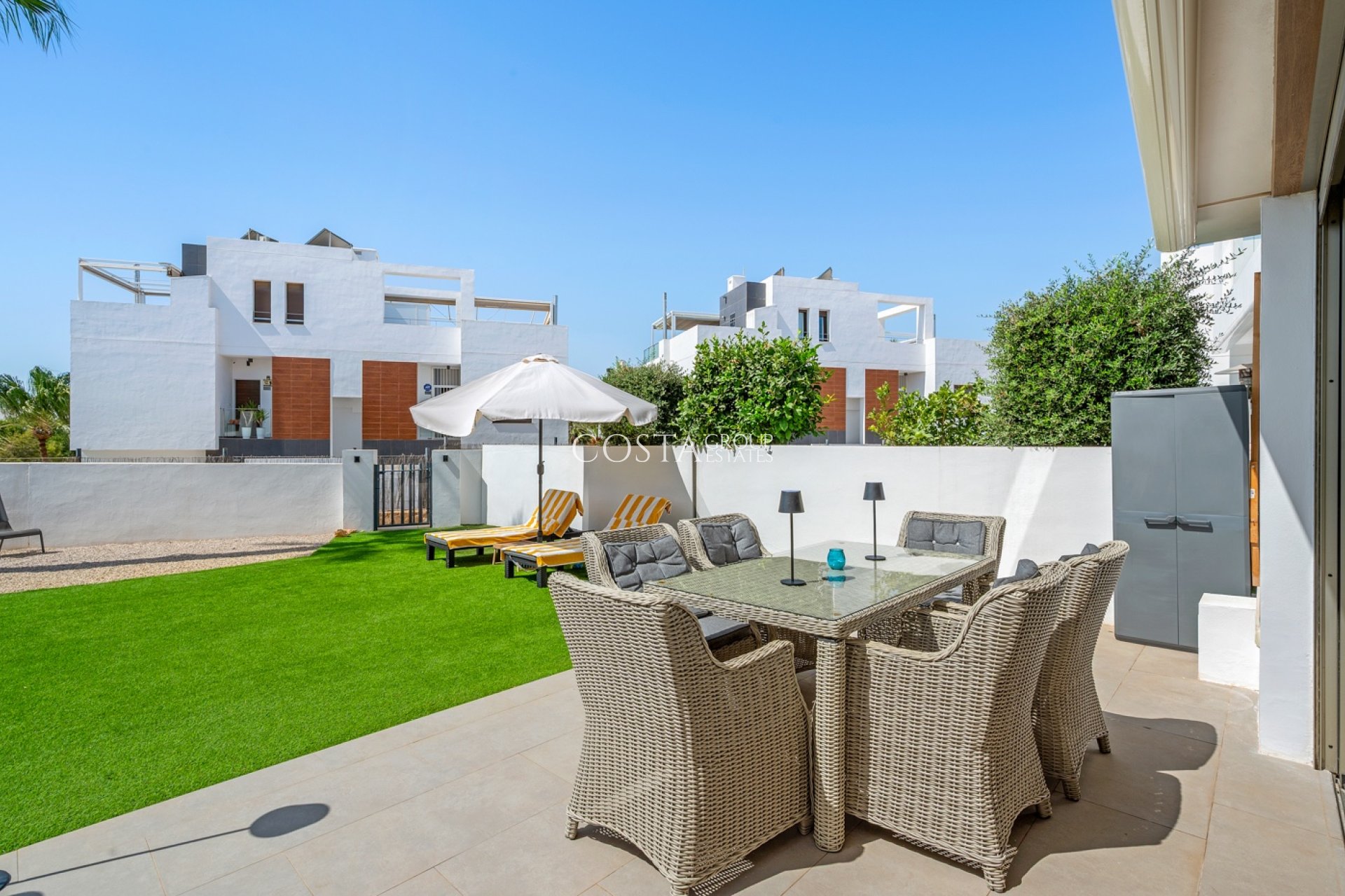 Resale - Villa -
Orihuela Costa - Villamartín