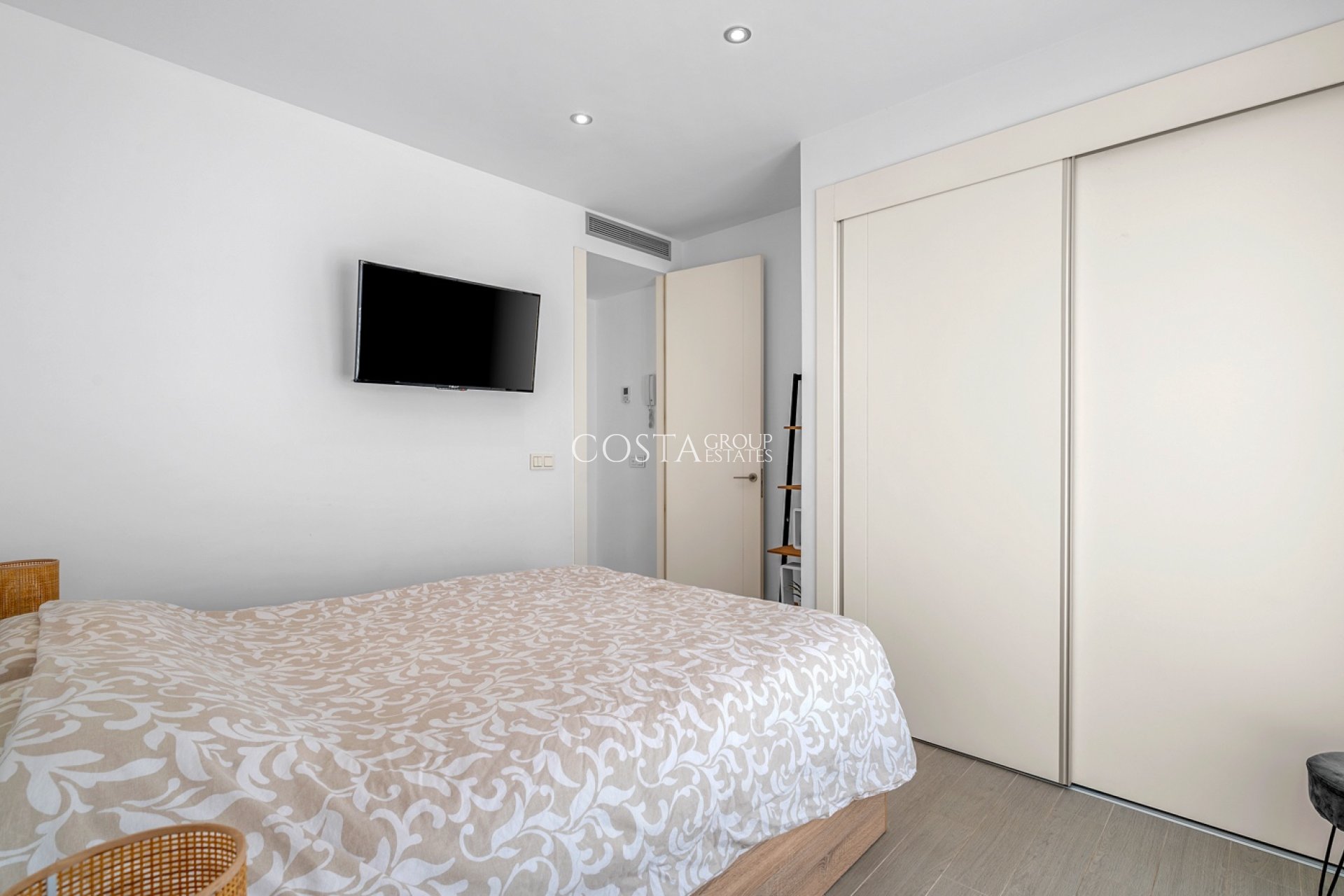 Resale - Villa -
Orihuela Costa - Villamartín