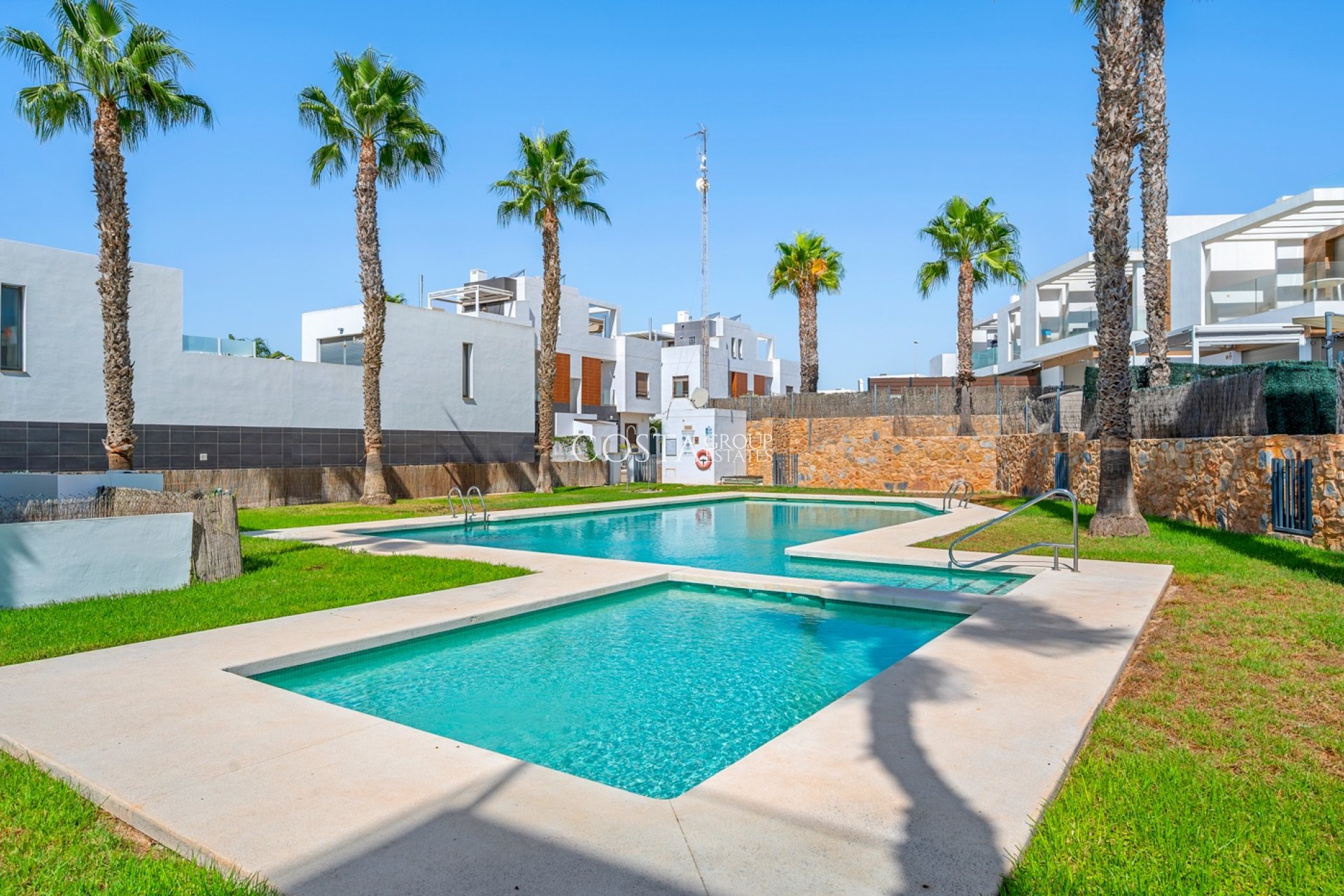 Resale - Villa -
Orihuela Costa - Villamartín