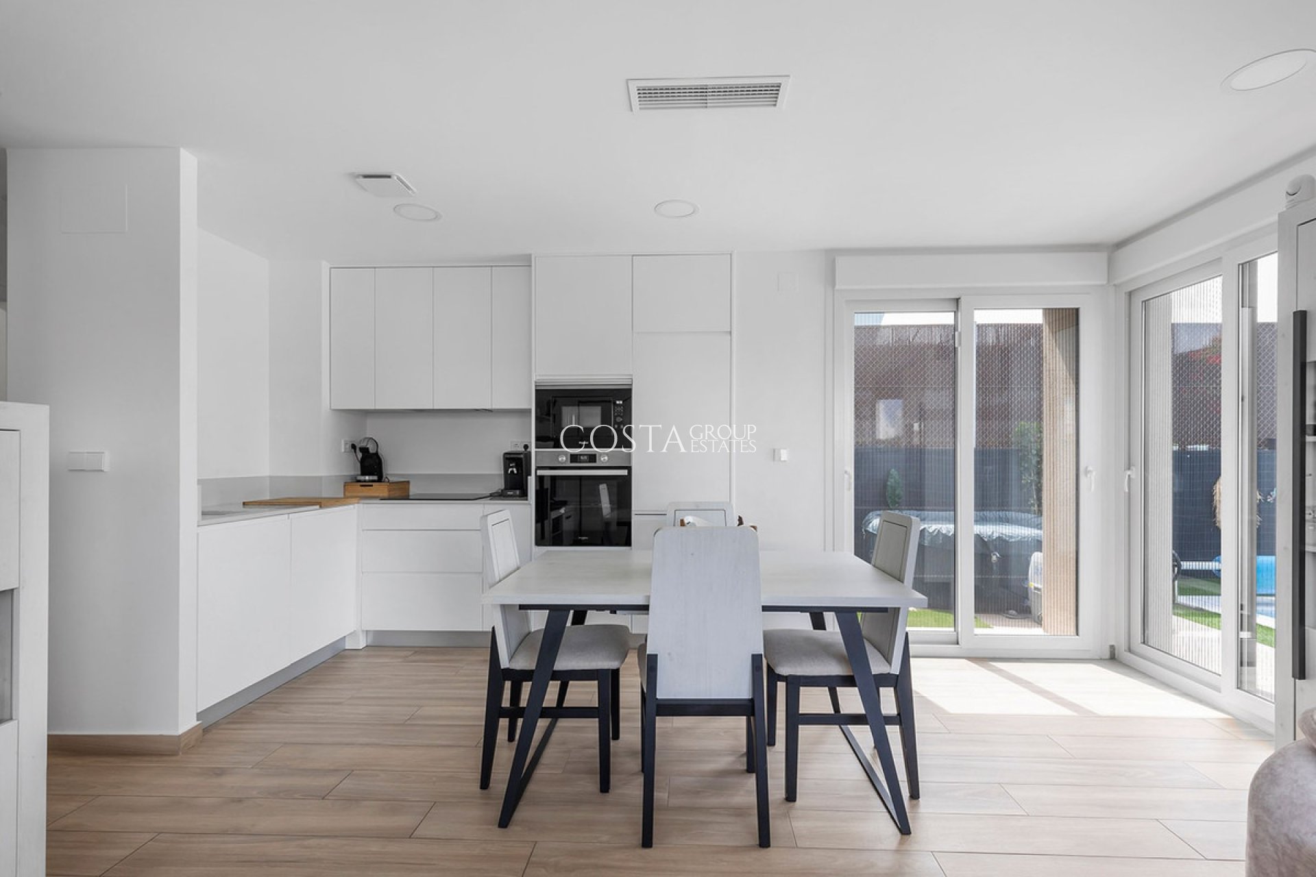 Resale - Villa -
Orihuela Costa - Vista Bella Golf