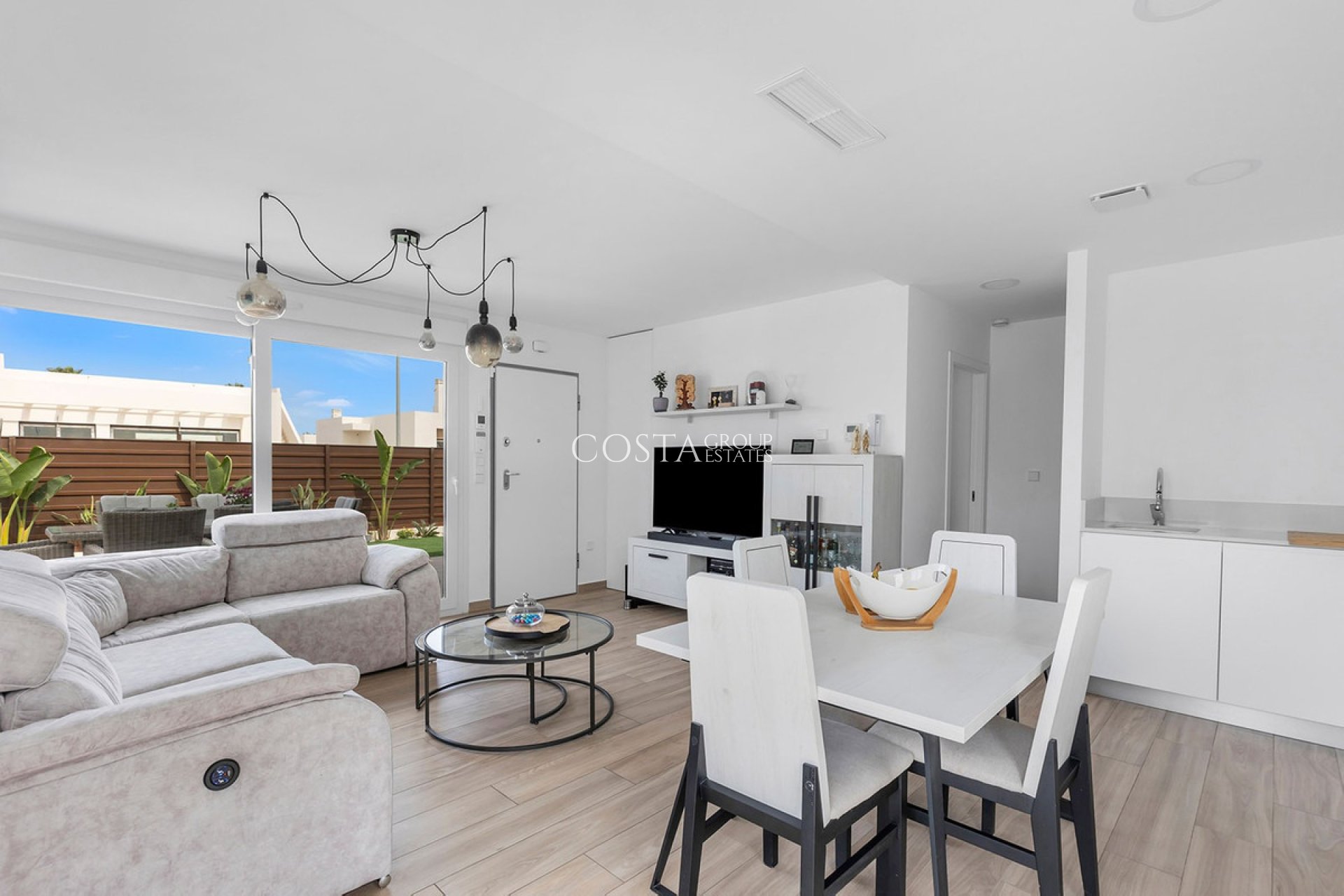 Resale - Villa -
Orihuela Costa - Vista Bella Golf