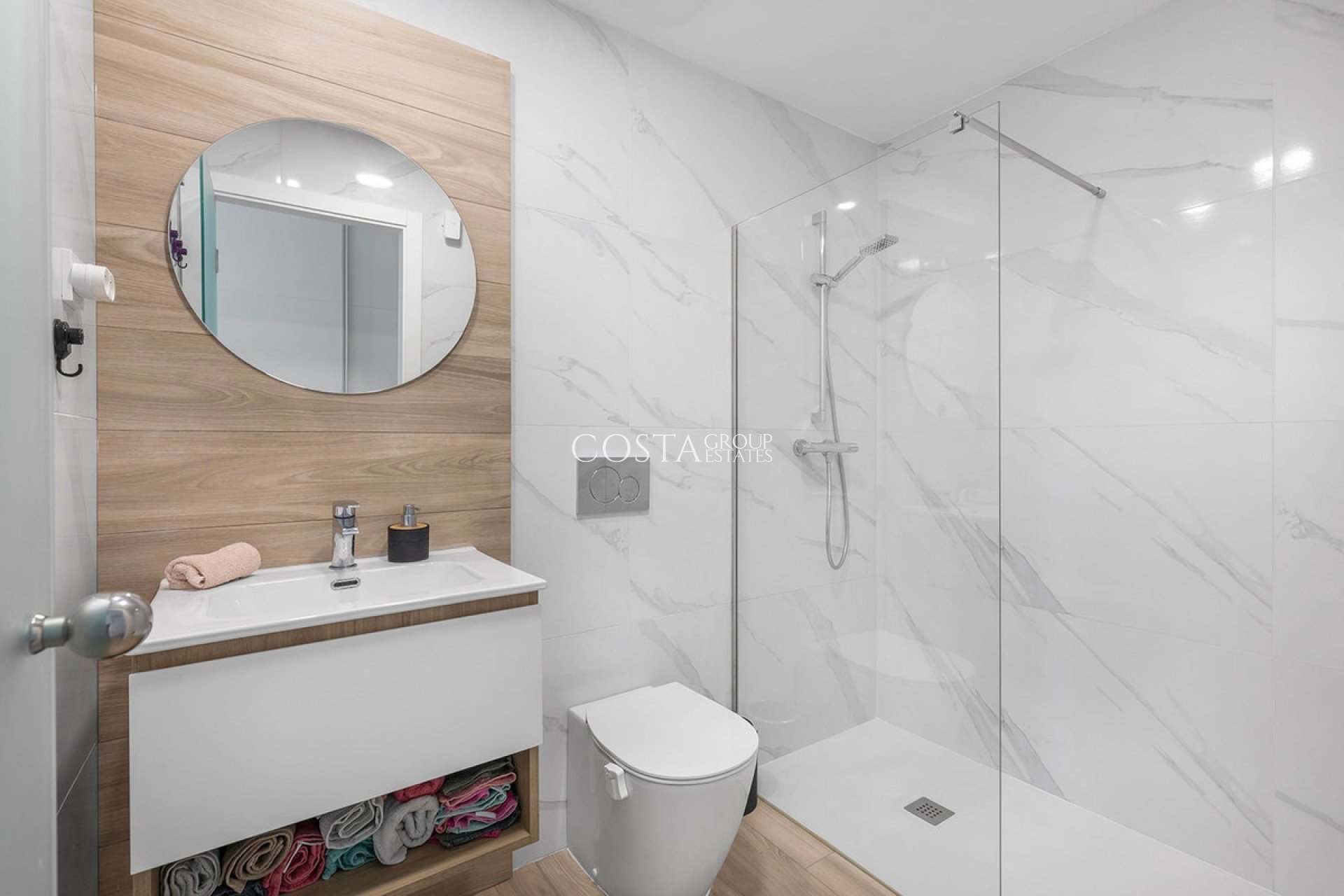 Resale - Villa -
Orihuela Costa - Vista Bella Golf