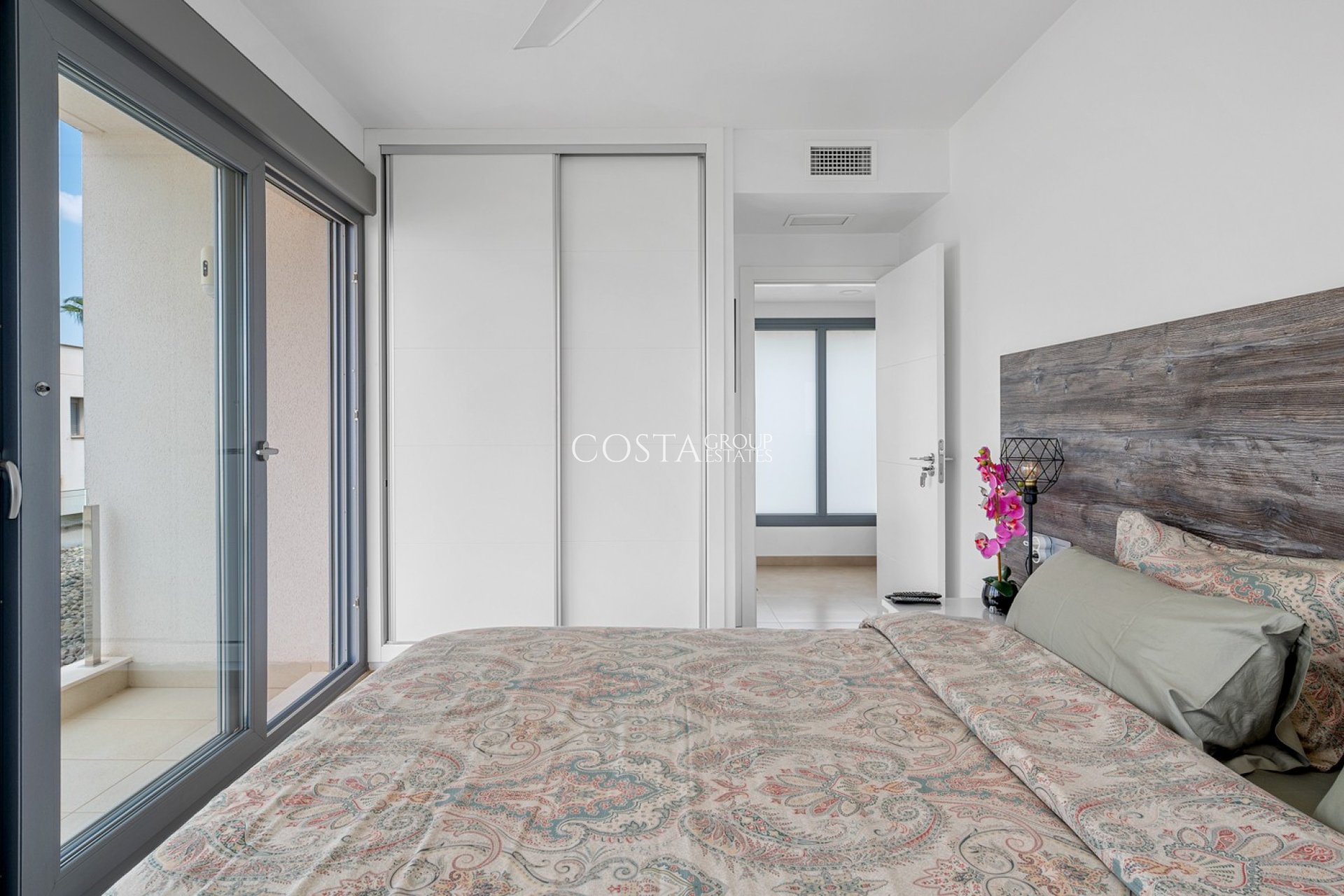 Resale - Villa -
Orihuela Costa - Vistabella Golf