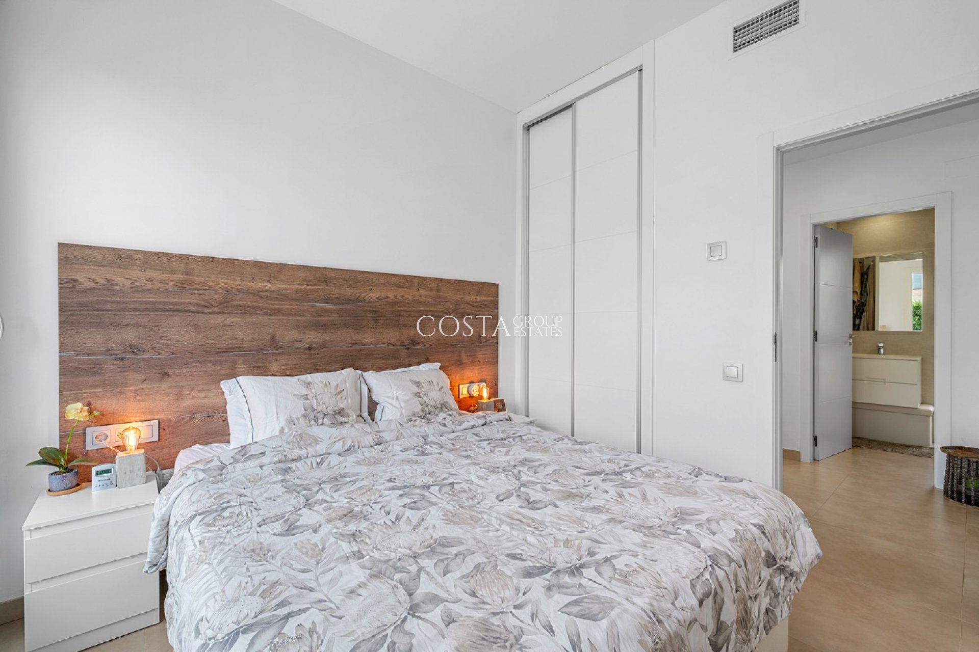 Resale - Villa -
Orihuela Costa - Vistabella Golf