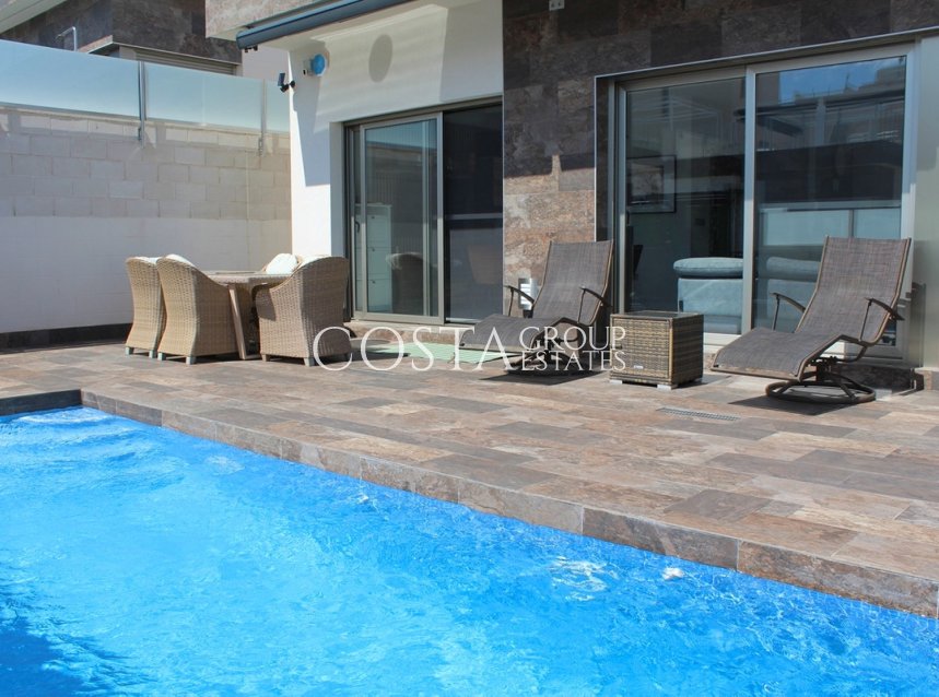 Resale - Villa -
Orihuela Costa