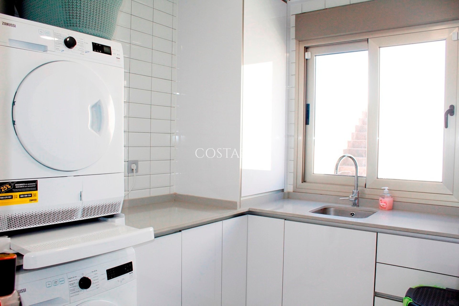 Resale - Villa -
Orihuela Costa