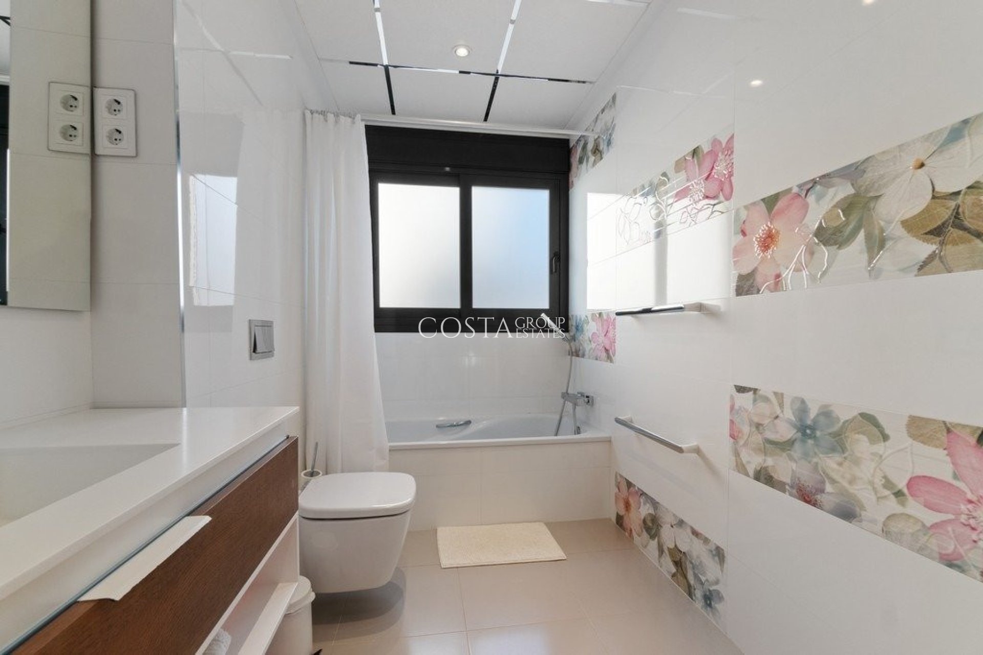 Resale - Villa -
Orihuela Costa