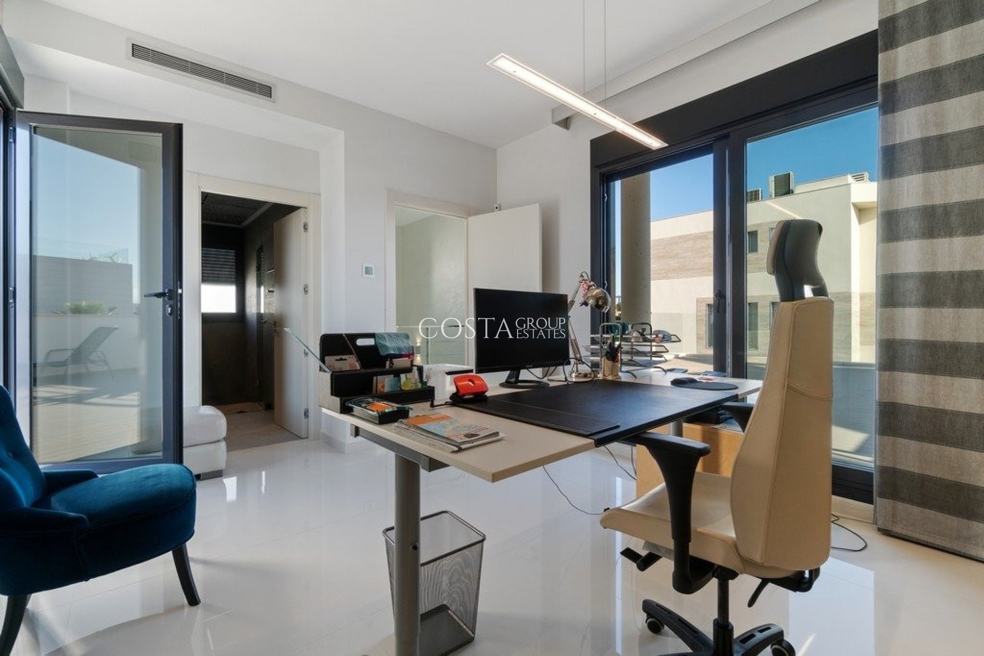 Resale - Villa -
Orihuela Costa