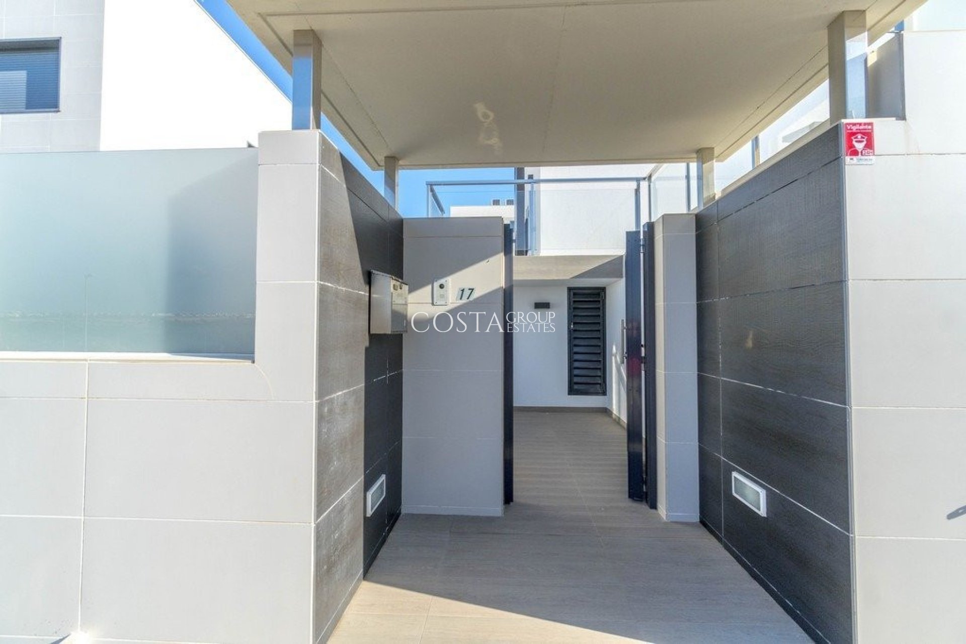 Resale - Villa -
Orihuela Costa