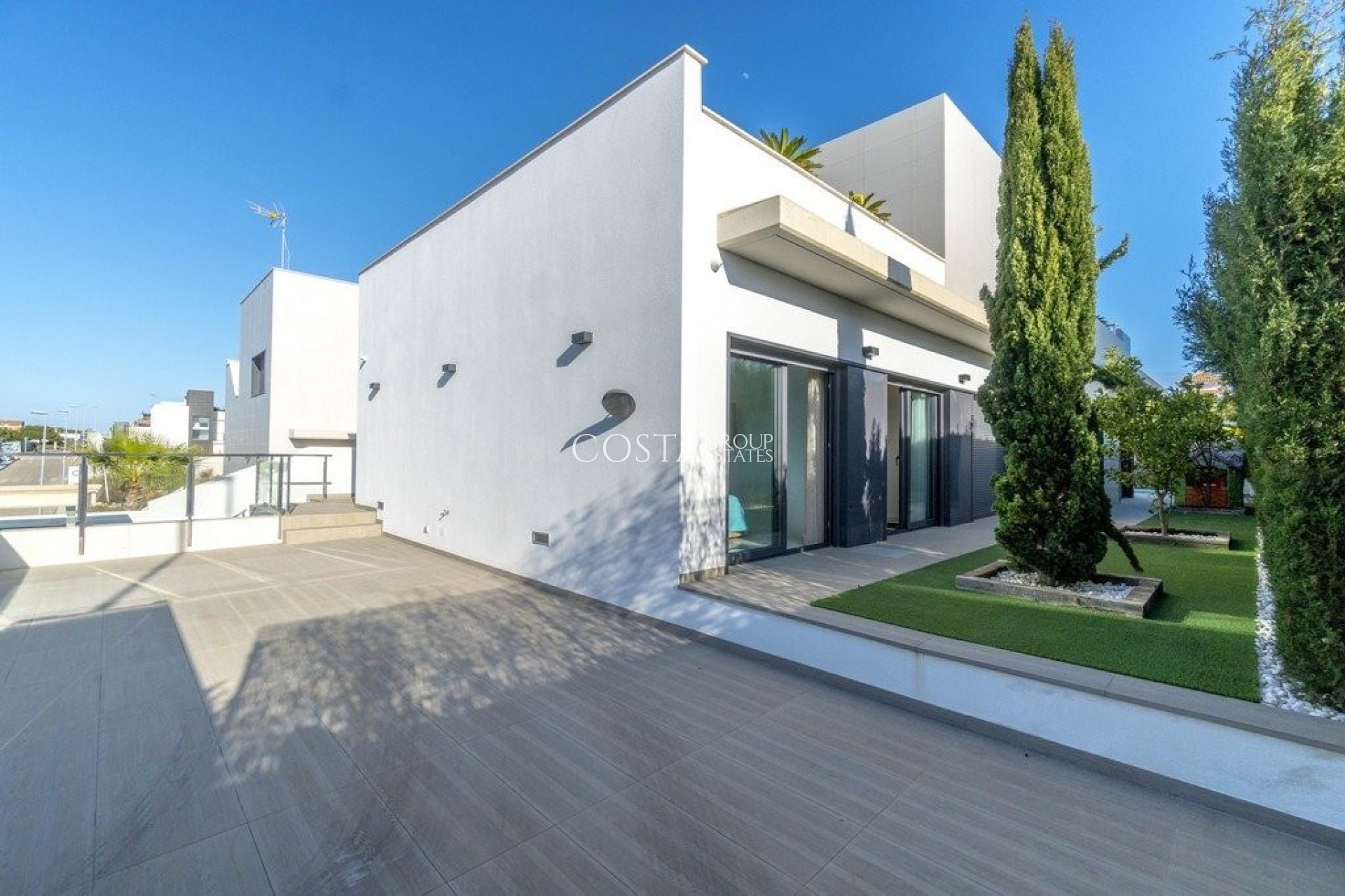 Resale - Villa -
Orihuela Costa