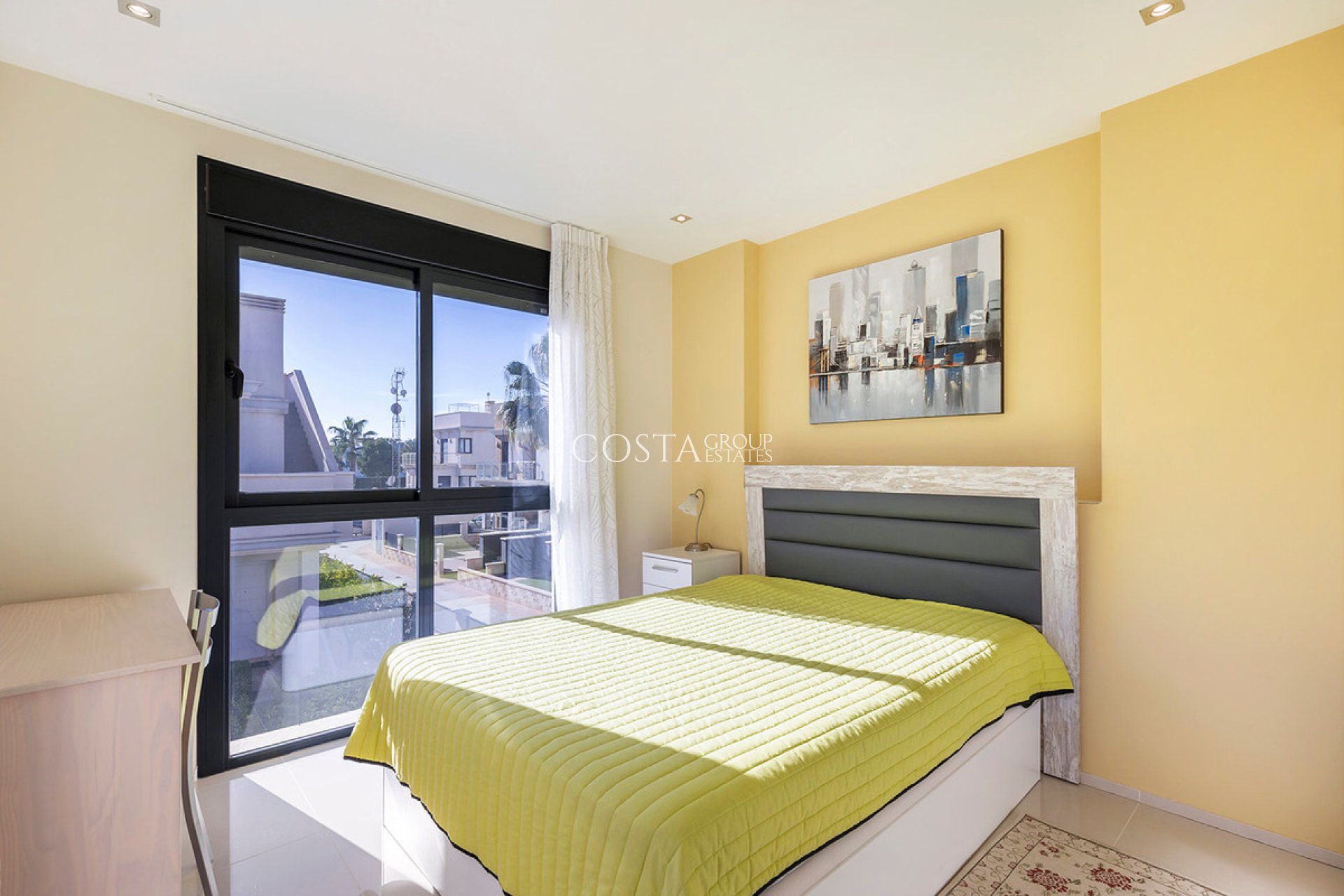 Resale - Villa -
Orihuela - La Zenia