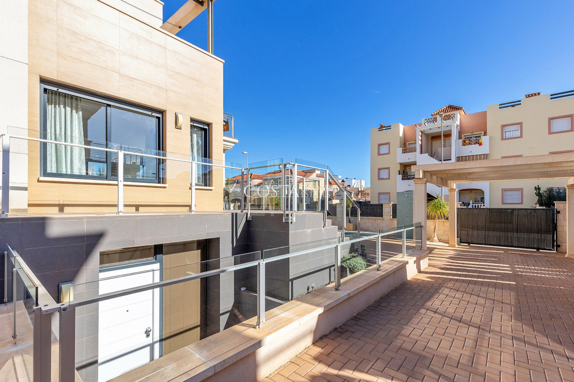Resale - Villa -
Orihuela - La Zenia