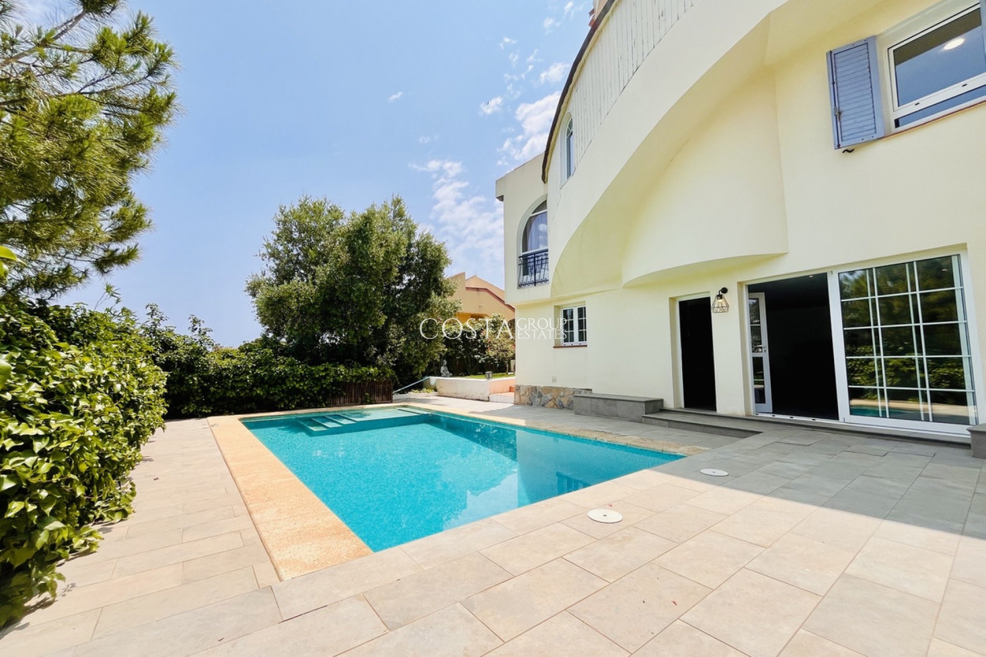 Resale - Villa -
Orihuela - La Zenia