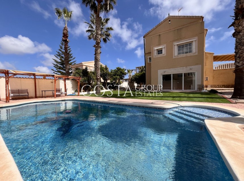 Resale - Villa -
Orihuela - La Zenia