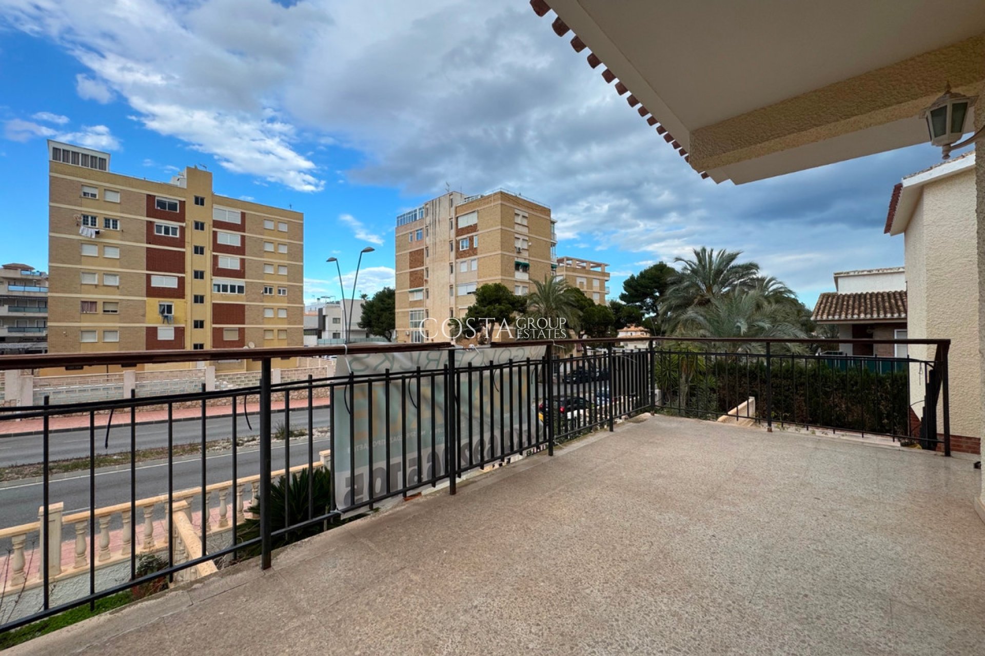 Resale - Villa -
Orihuela - La Zenia