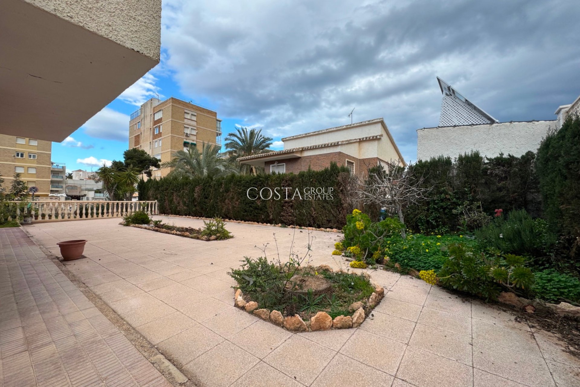 Resale - Villa -
Orihuela - La Zenia