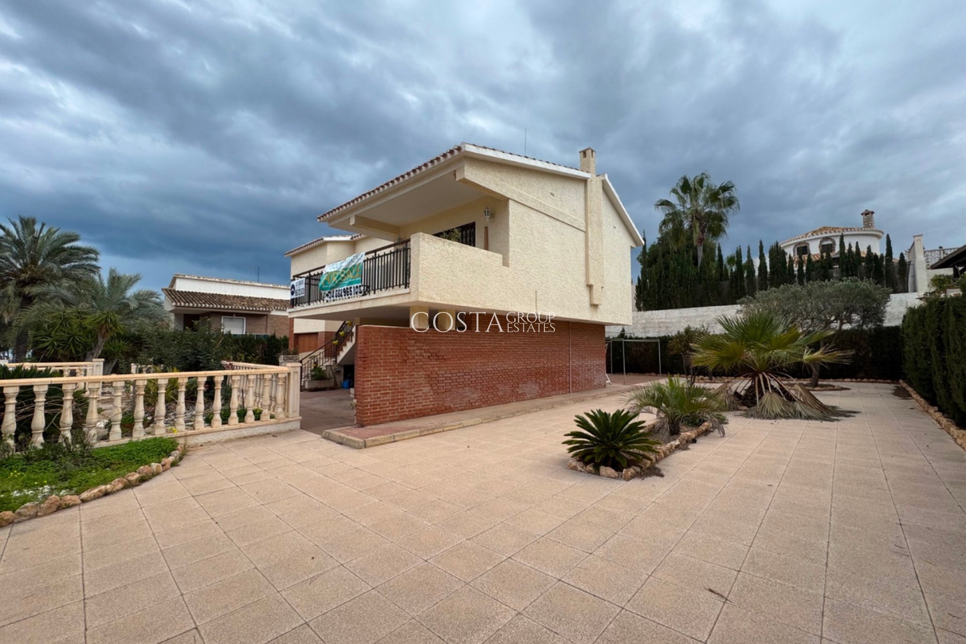 Resale - Villa -
Orihuela - La Zenia