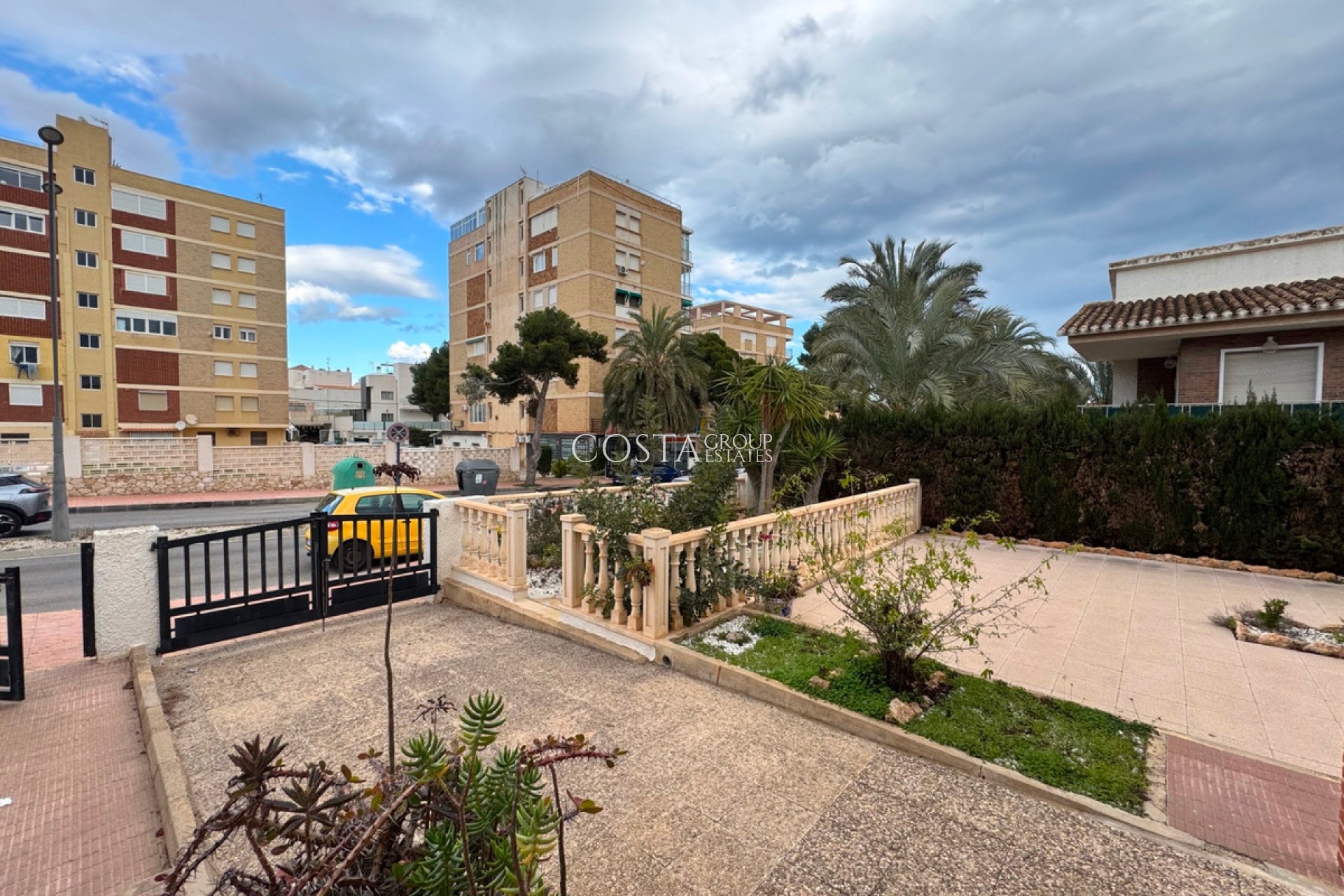 Resale - Villa -
Orihuela - La Zenia
