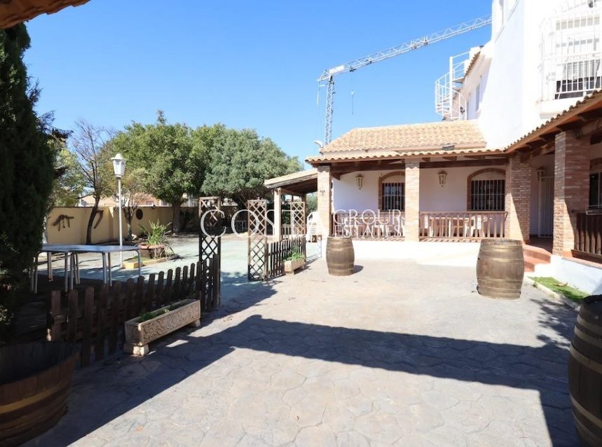 Resale - Villa -
Orihuela - La Zenia