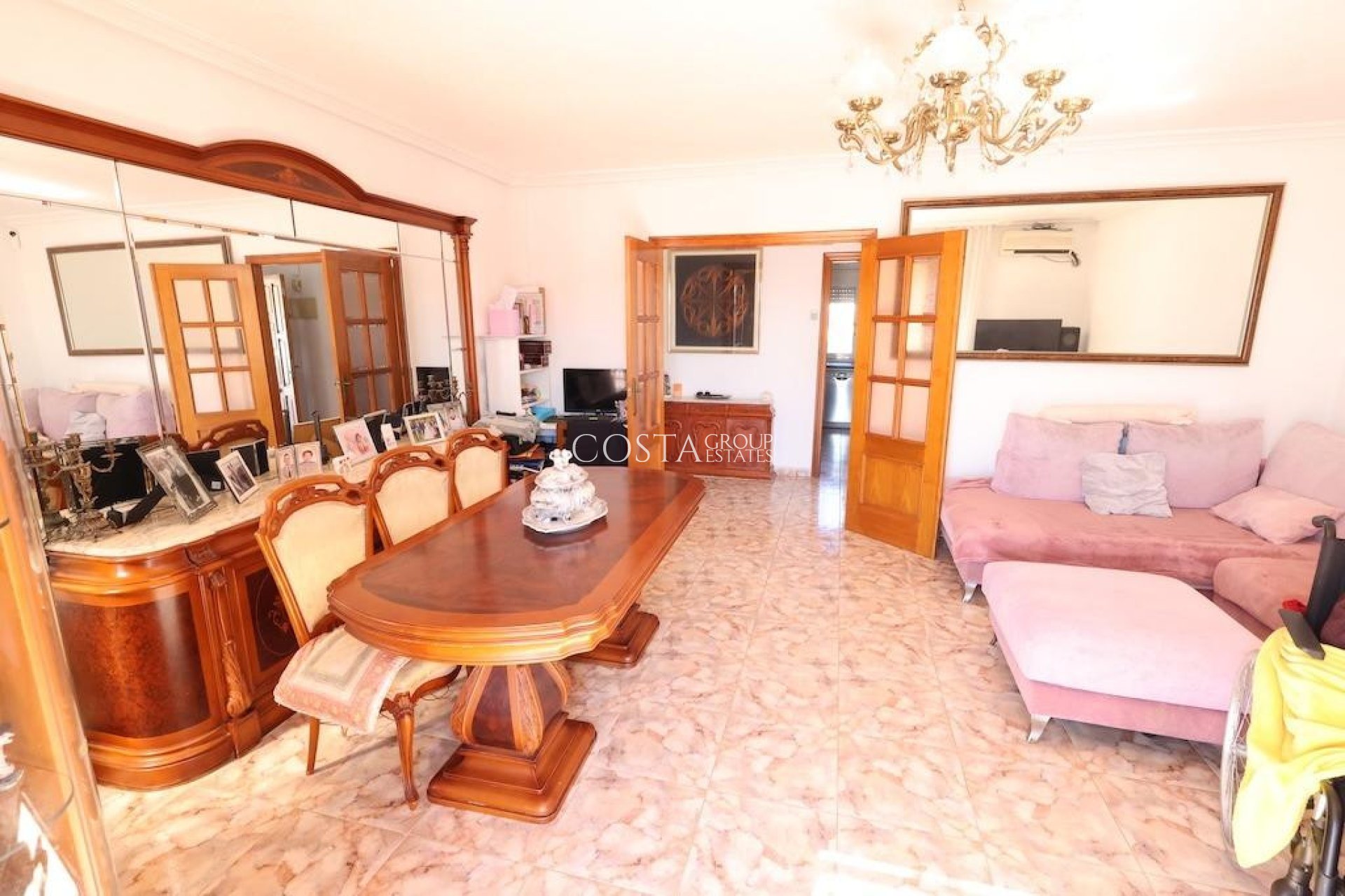 Resale - Villa -
Orihuela - La Zenia