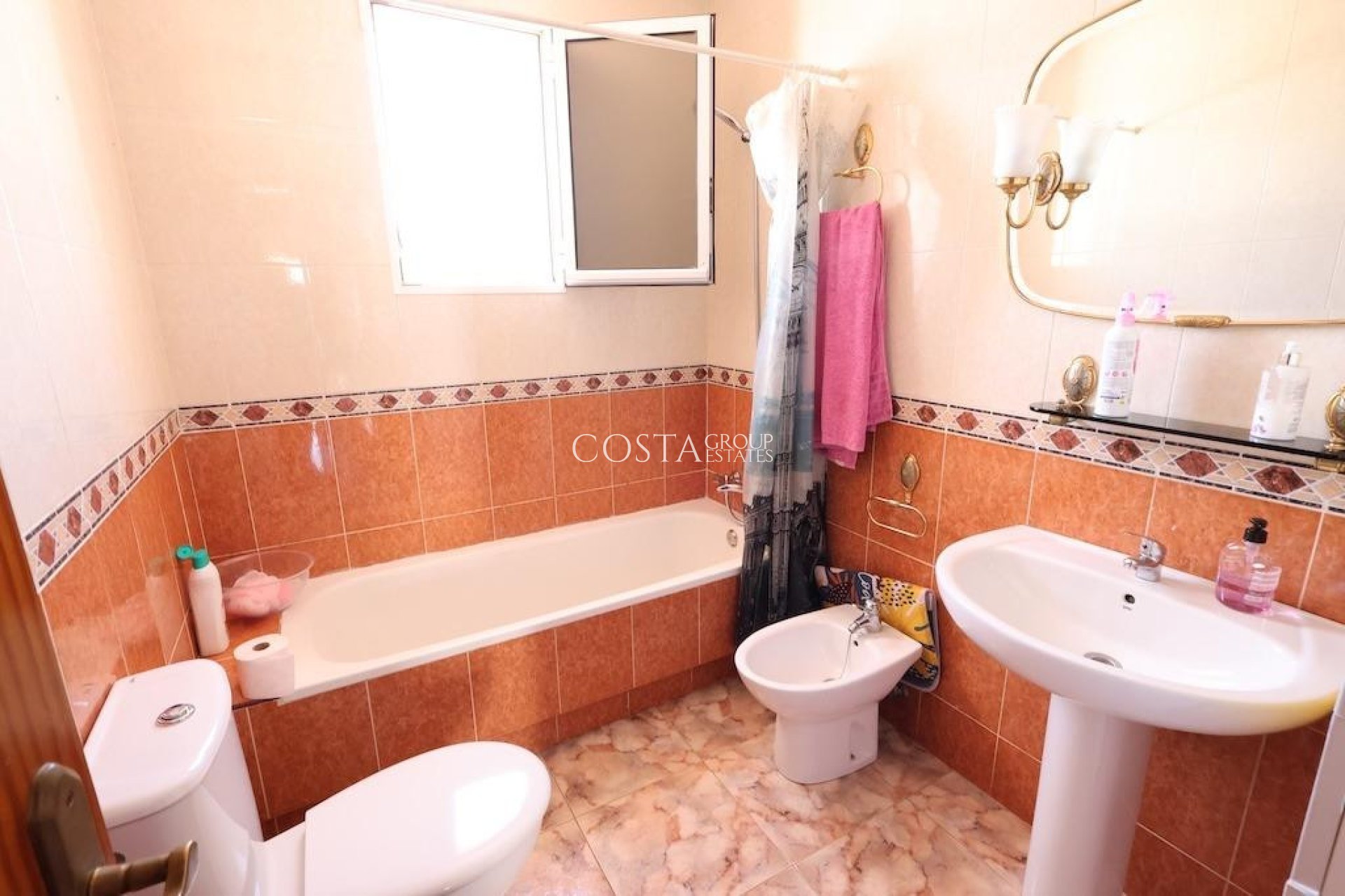 Resale - Villa -
Orihuela - La Zenia