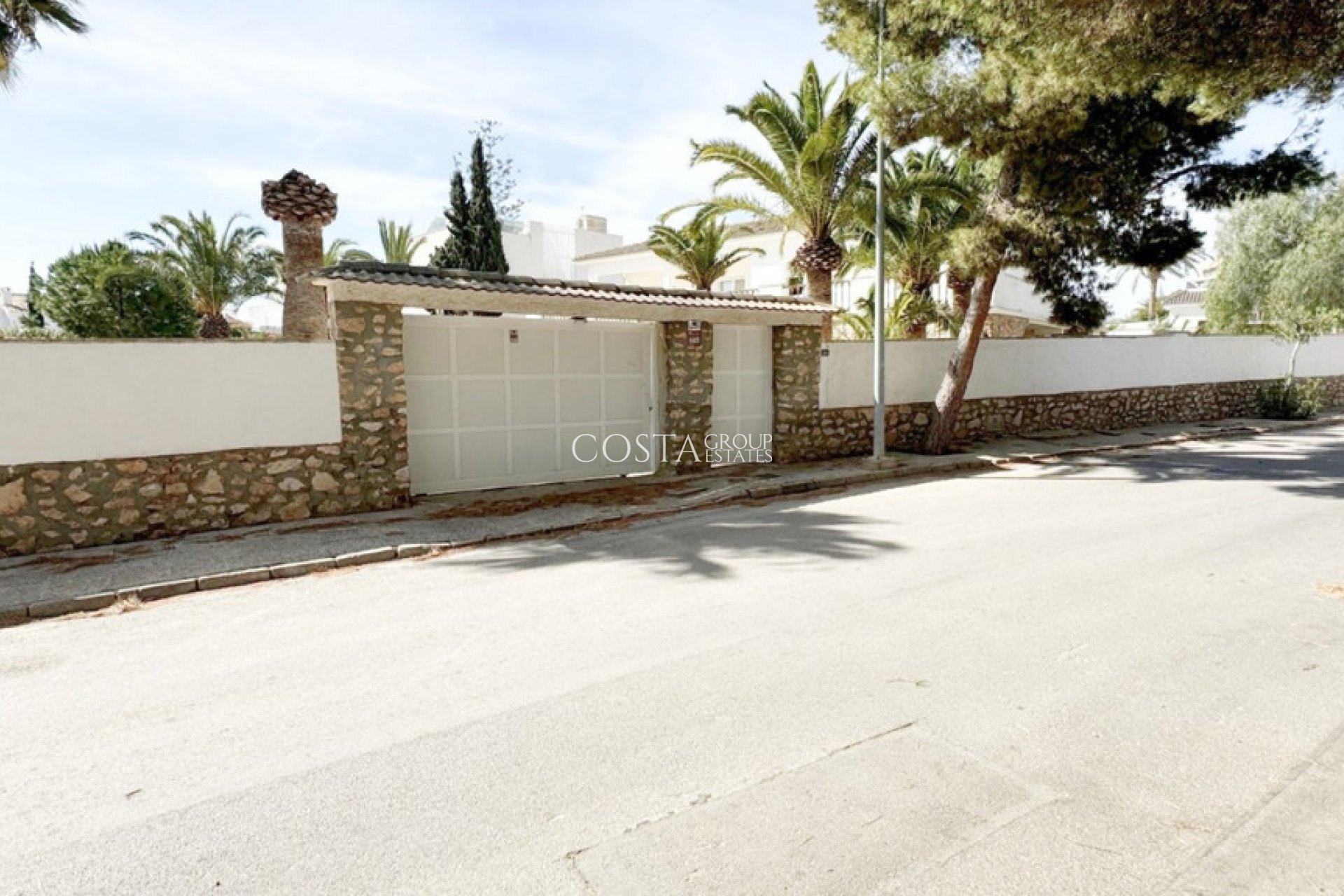 Resale - Villa -
Orihuela - La Zenia