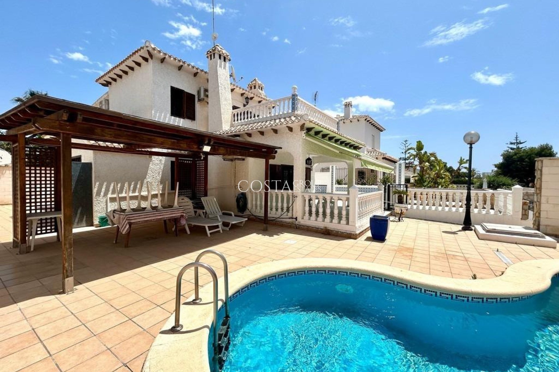 Resale - Villa -
Orihuela - La Zenia