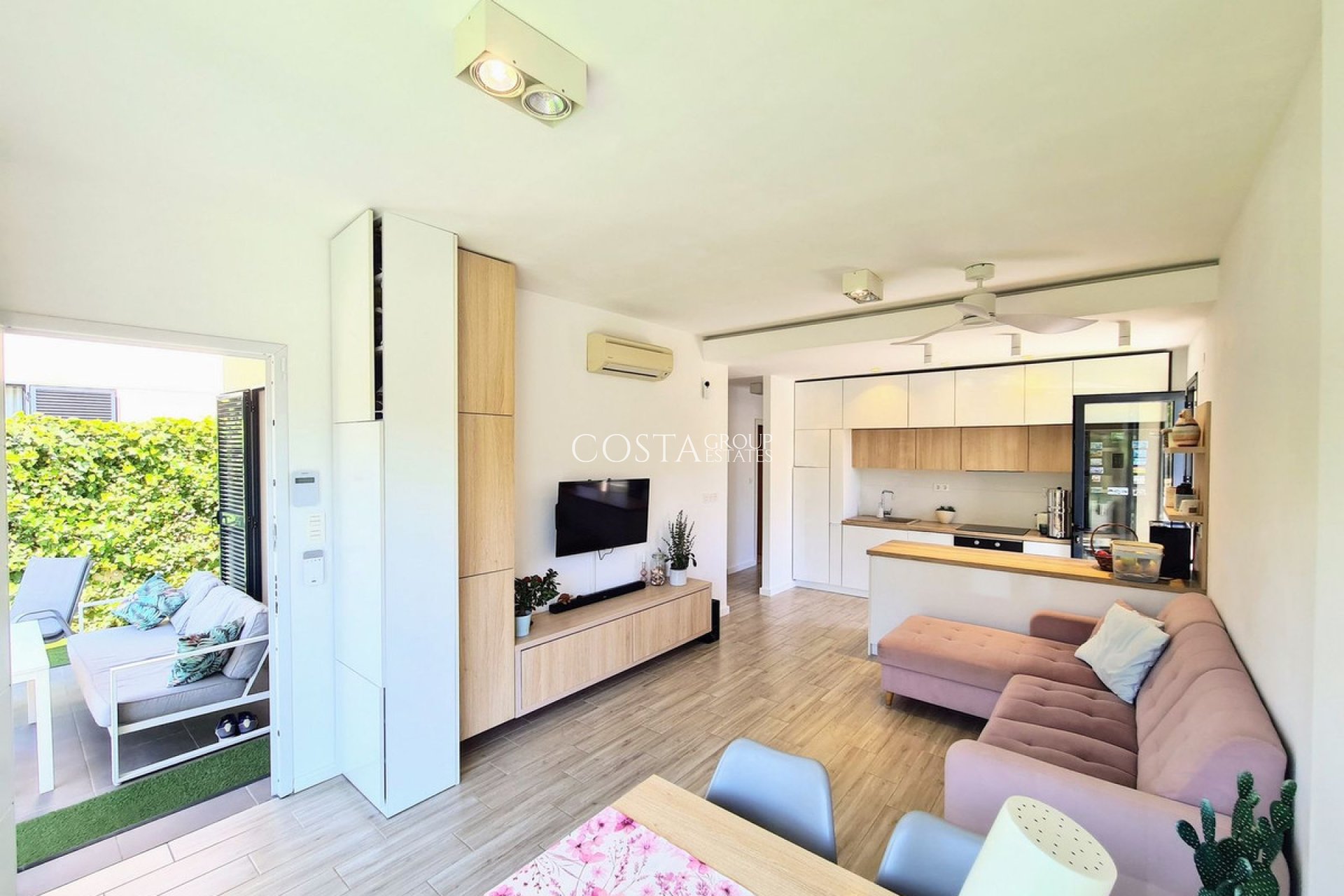 Resale - Villa -
Orihuela - La Zenia