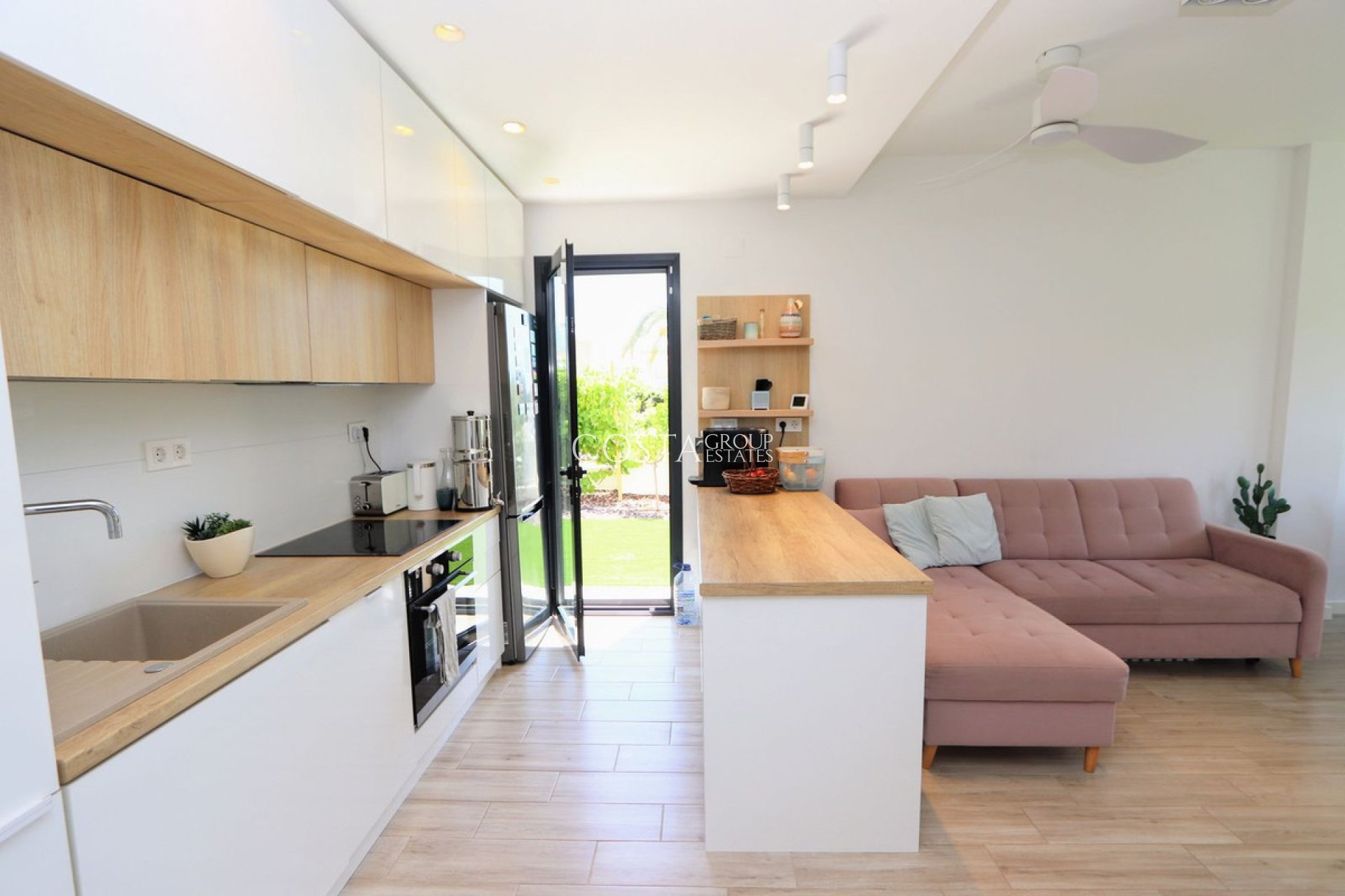 Resale - Villa -
Orihuela - La Zenia